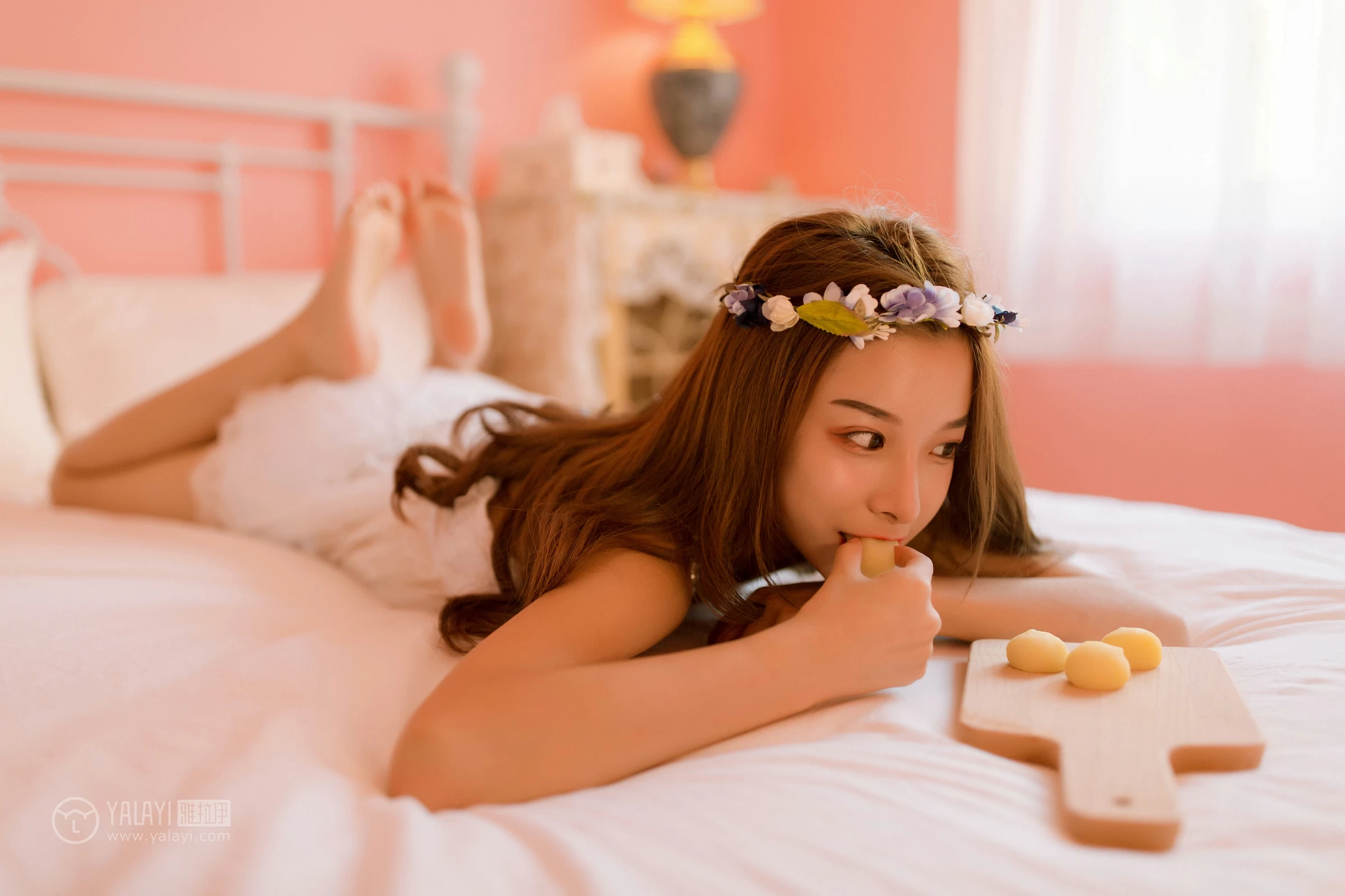 [YALAYI雅拉伊]NO.099 粉色系少女私房 倩微微 透视睡衣裙与白色蕾丝内衣性感私房写真集第10张
