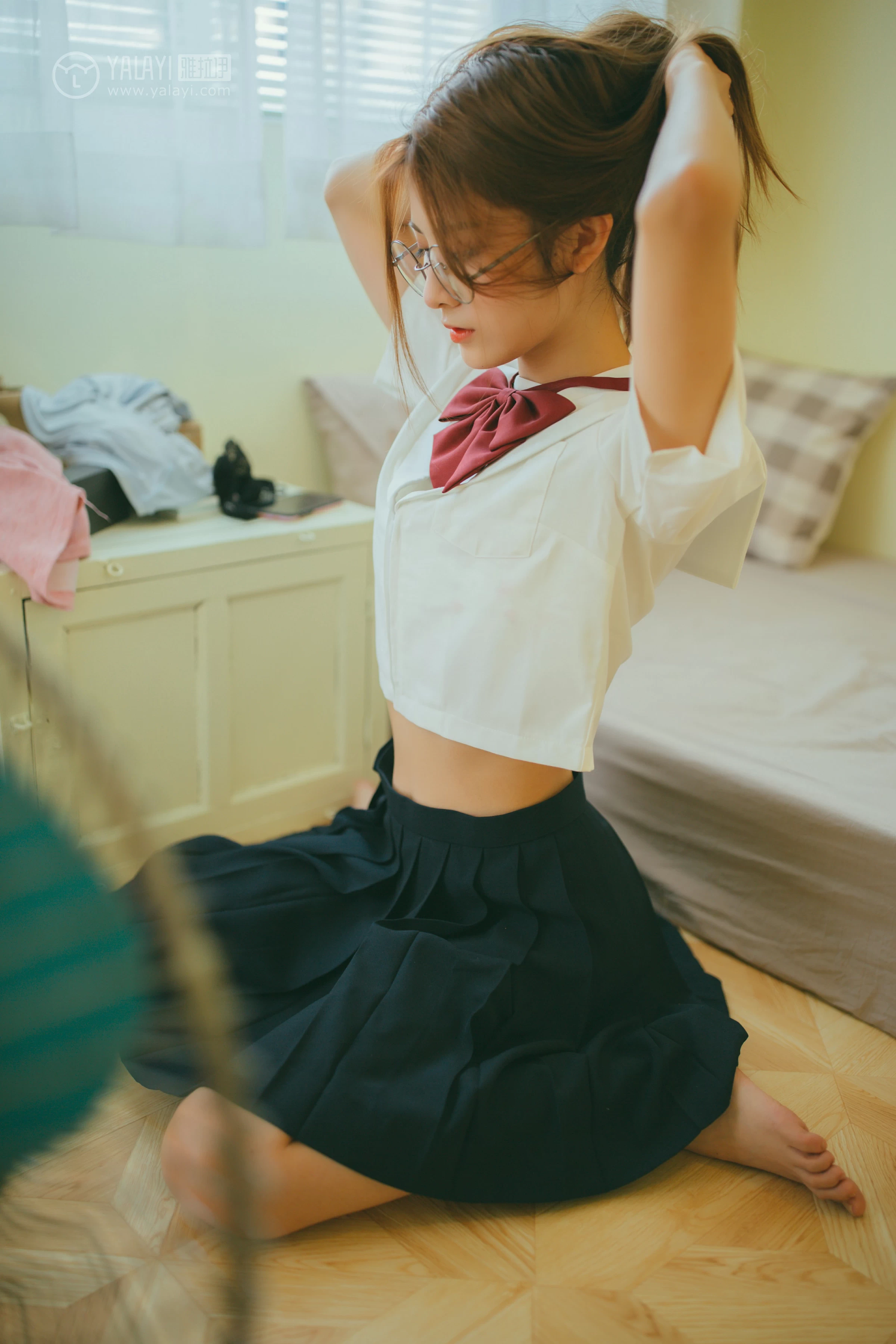 [YALAYI雅拉伊]NO.121 宅女 丸糯糯 白色情趣内衣与高中女生制服性感私房写真集第17张