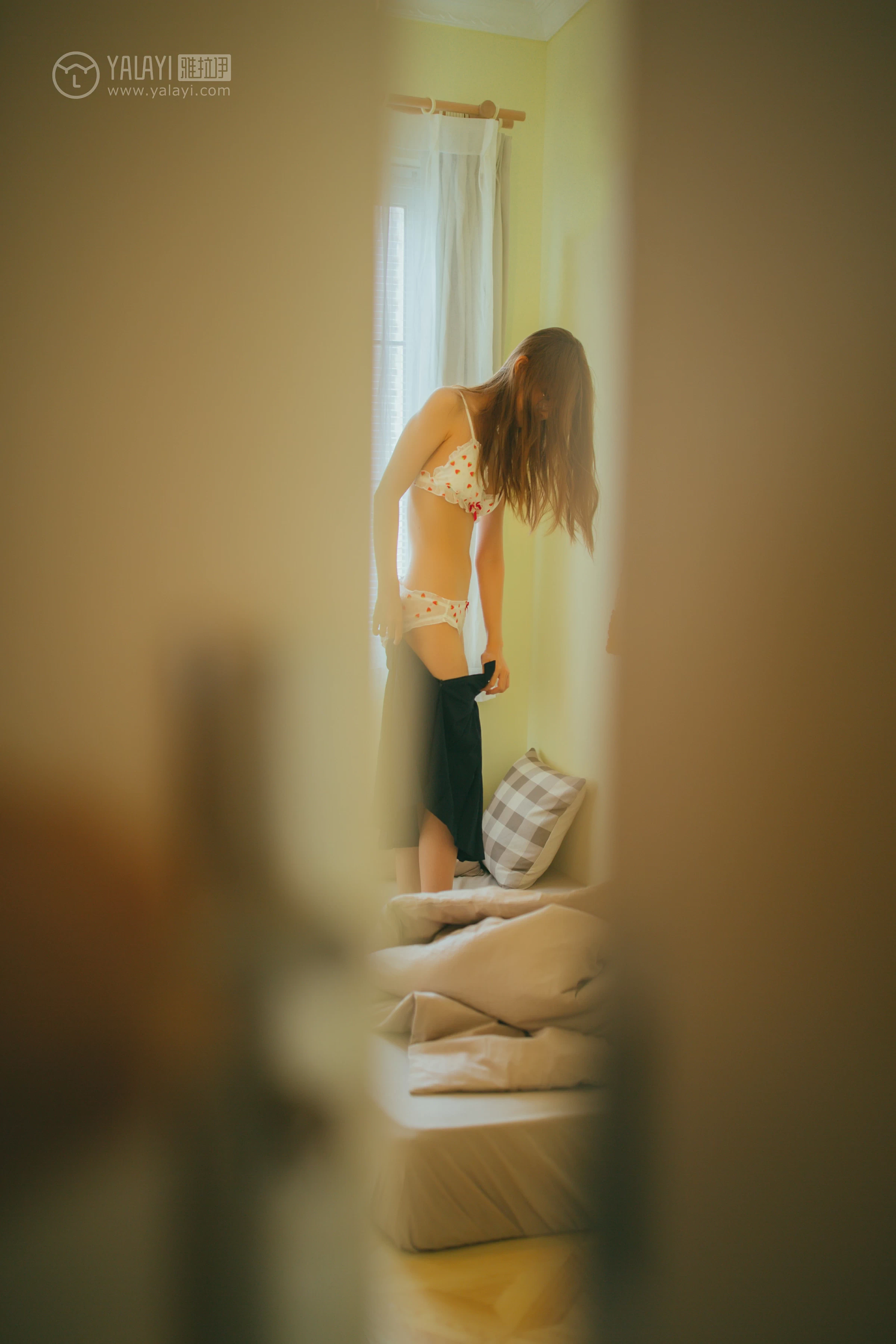 [YALAYI雅拉伊]NO.121 宅女 丸糯糯 白色情趣内衣与高中女生制服性感私房写真集第18张