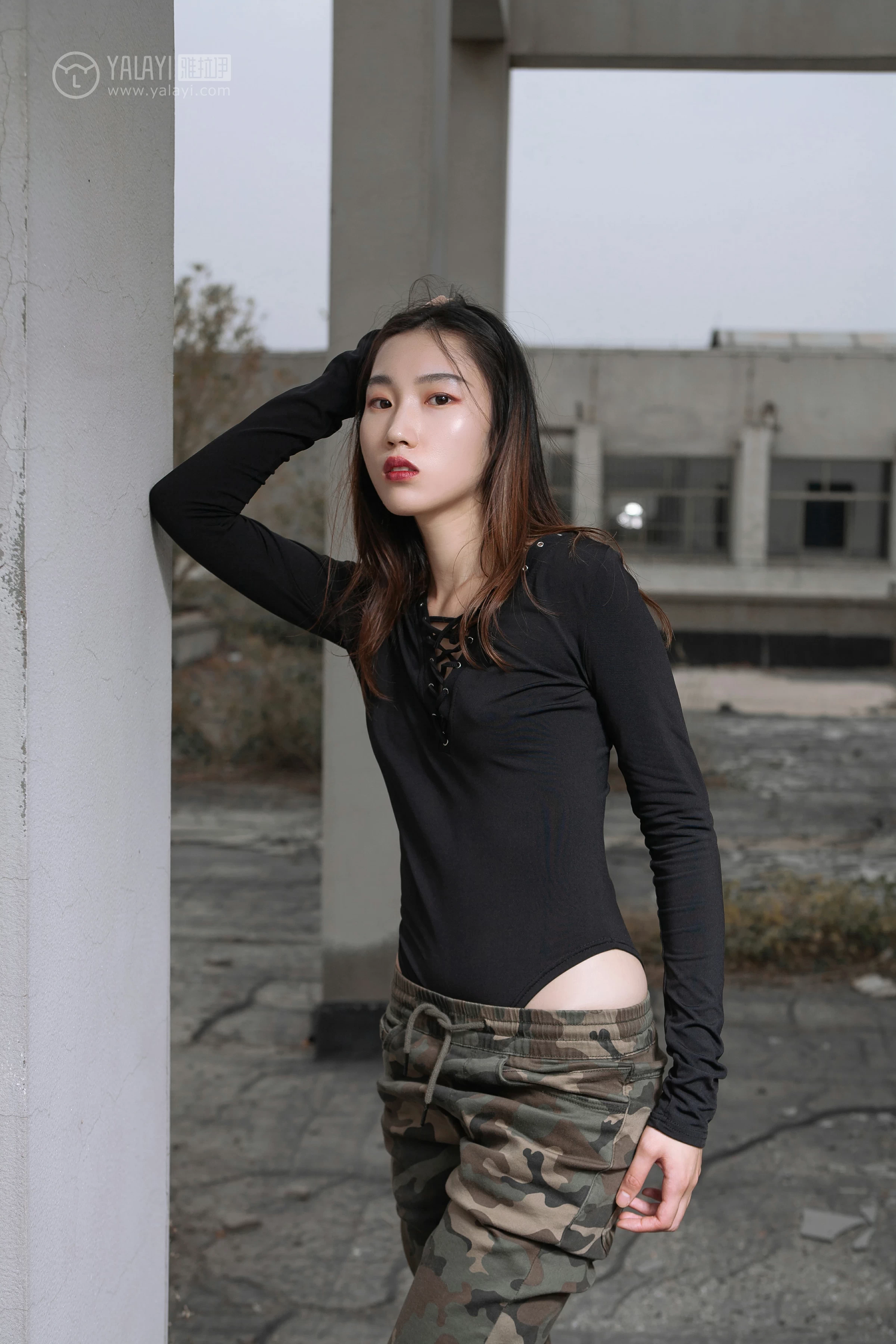 [YALAYI雅拉伊]NO.122 黑色禁地 熏儿 黑色紧身连体衣性感私房写真集第2张