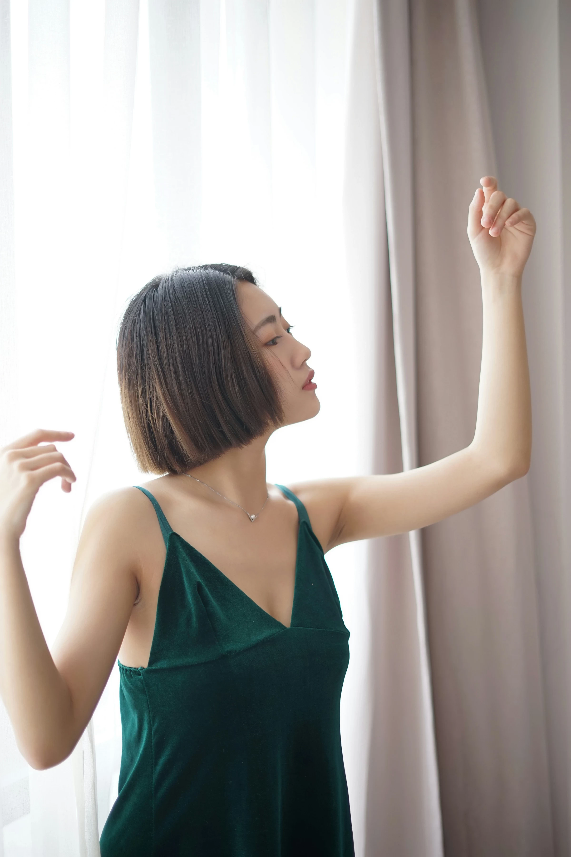 [YALAYI雅拉伊]NO.126 舞寂 肖萧 吊带睡衣加蕾丝内衣性感私房写真集第3张