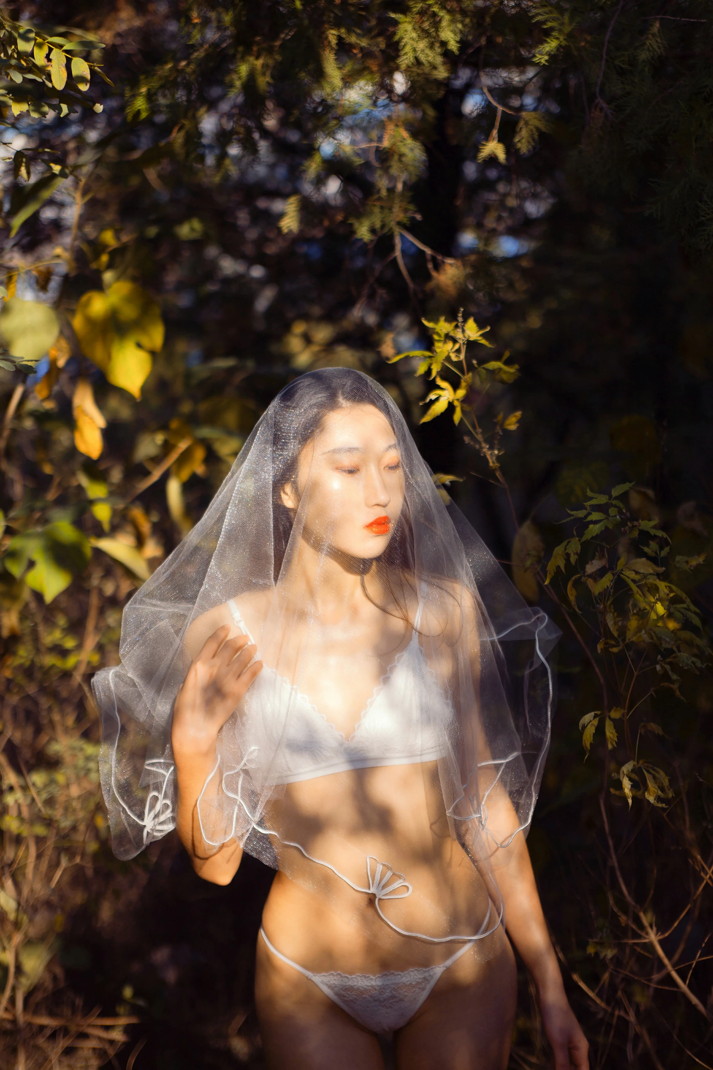 [YALAYI雅拉伊]NO.133 深山原野 熏儿 白色蕾丝内衣性感私房写真集第8张