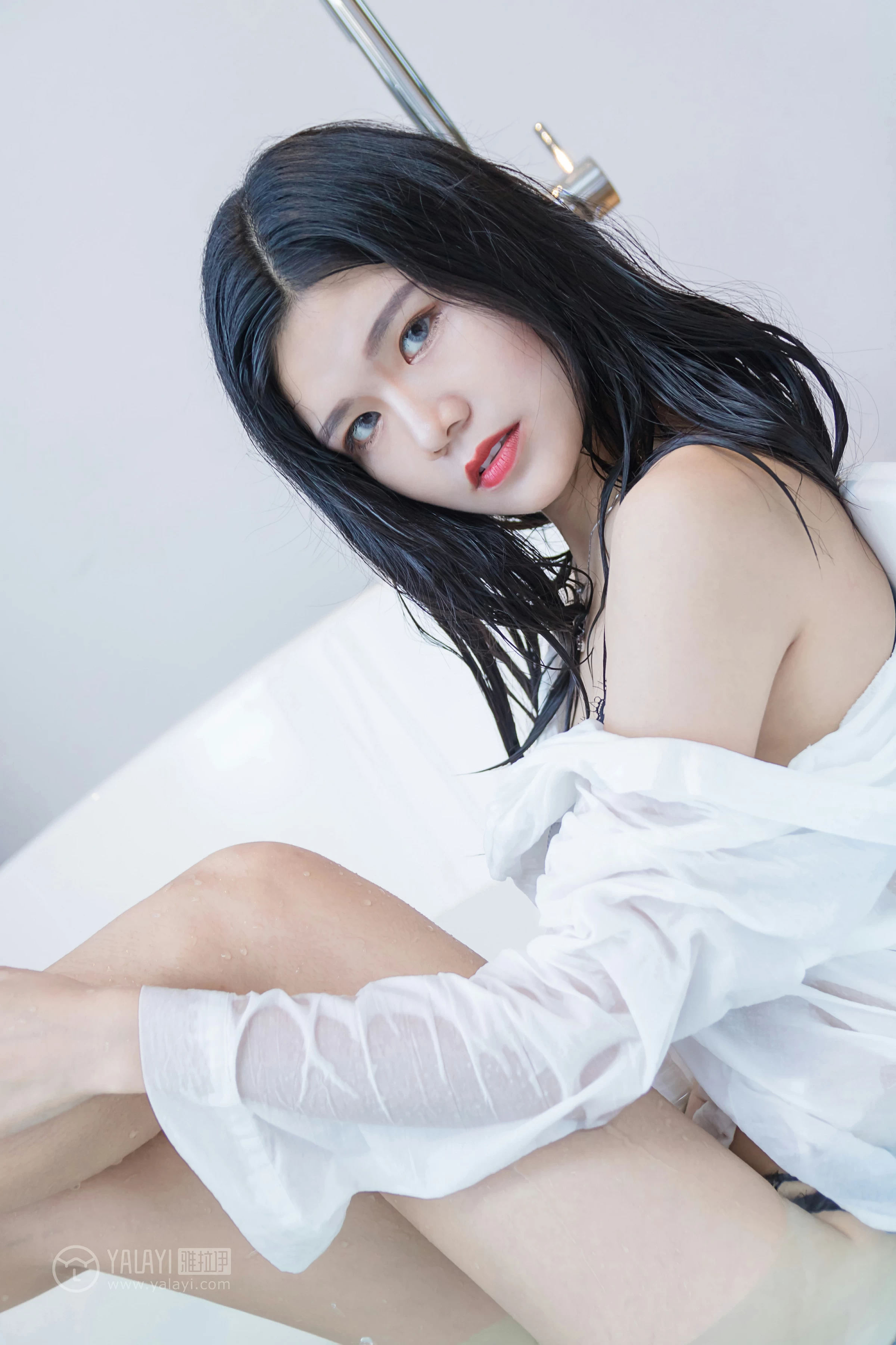 [YALAYI雅拉伊]NO.134 嬉水浴室 小灰 透视衬衫加黑色蕾丝镂空内衣性感私房写真集第9张