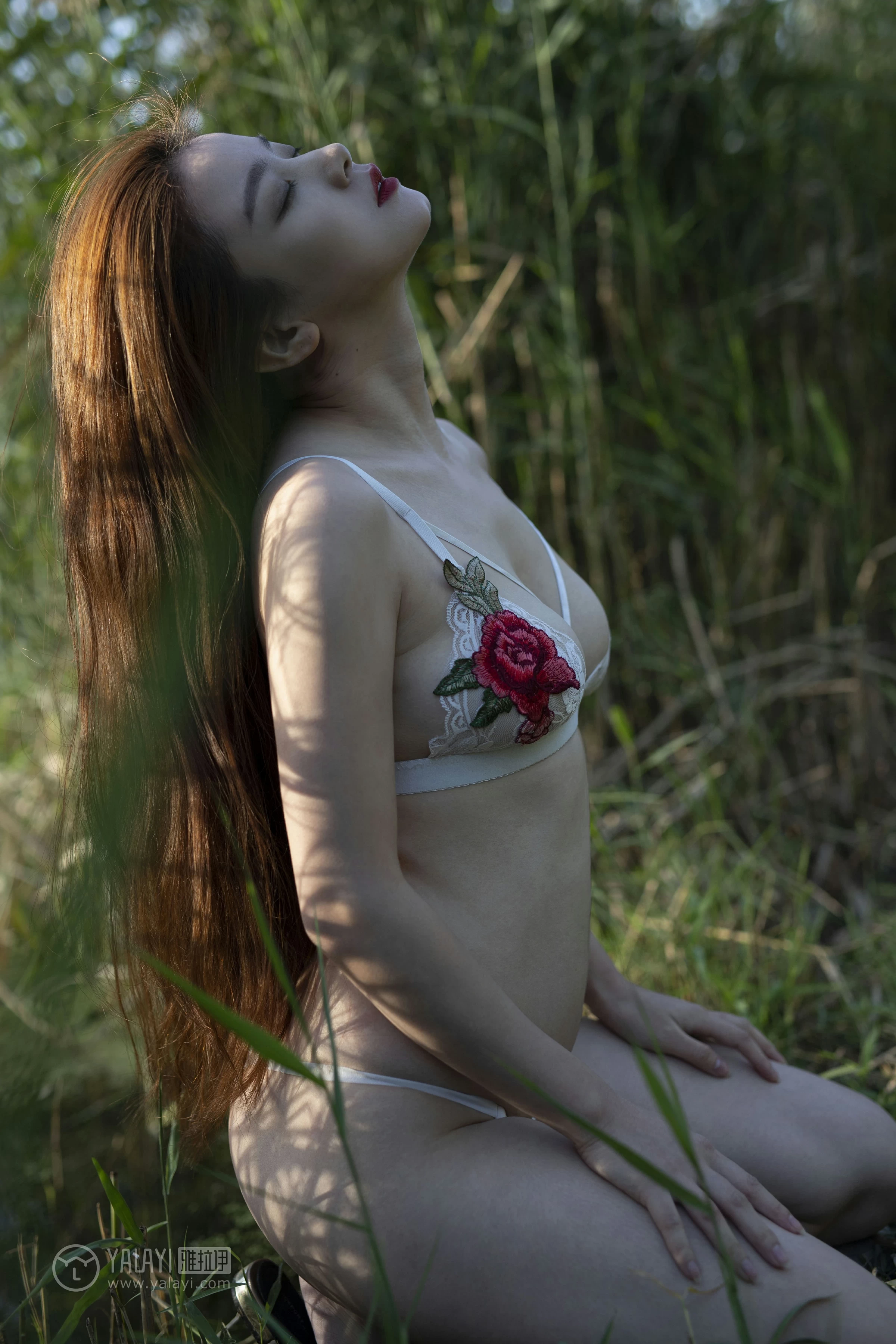 [YALAYI雅拉伊]NO.137 林中花 宁小祥 白色透视情趣内衣性感私房写真集第11张