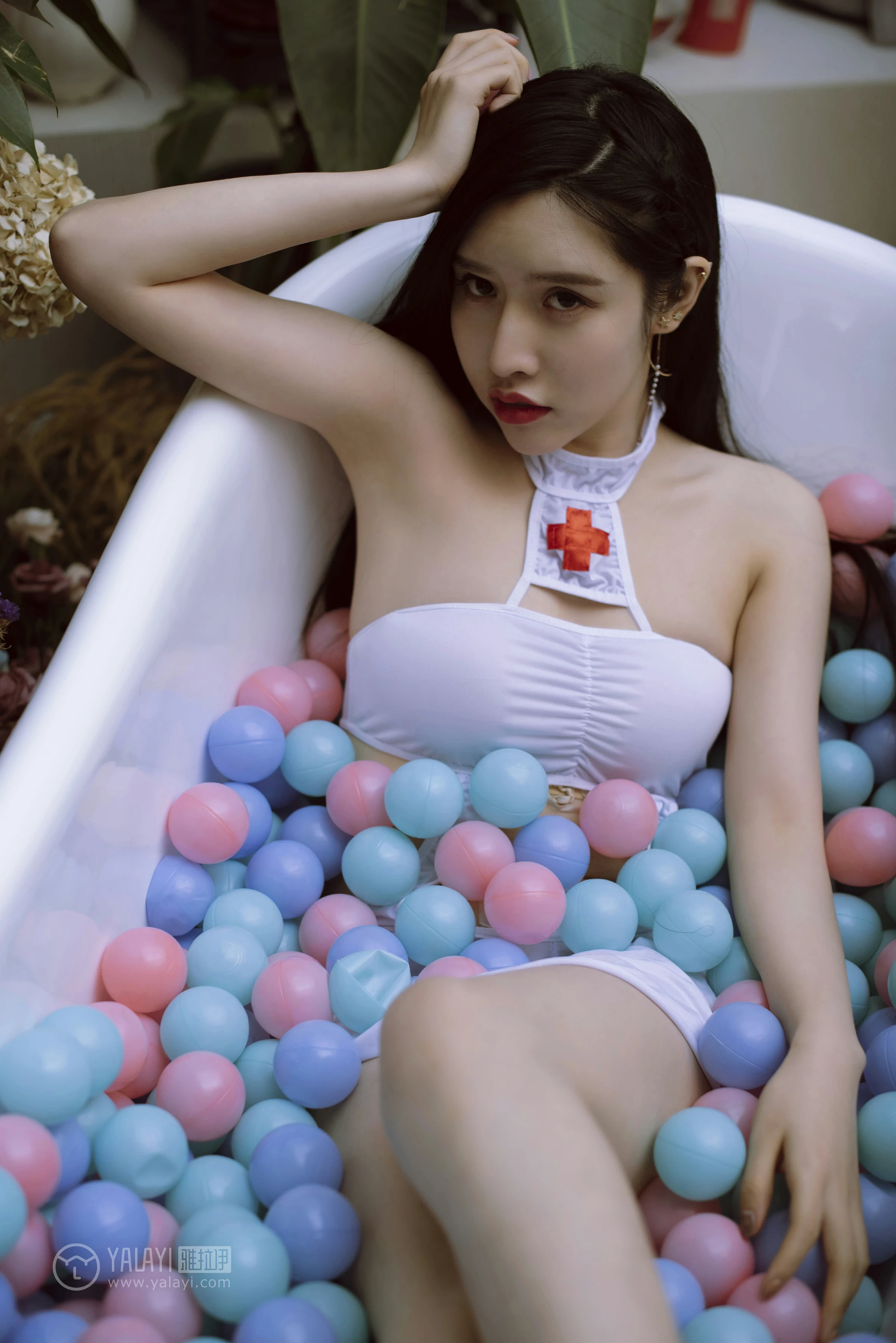 [YALAYI雅拉伊]NO.141 性感护士姐姐 颖莹 白色透视情趣制服内衣私房写真集第9张