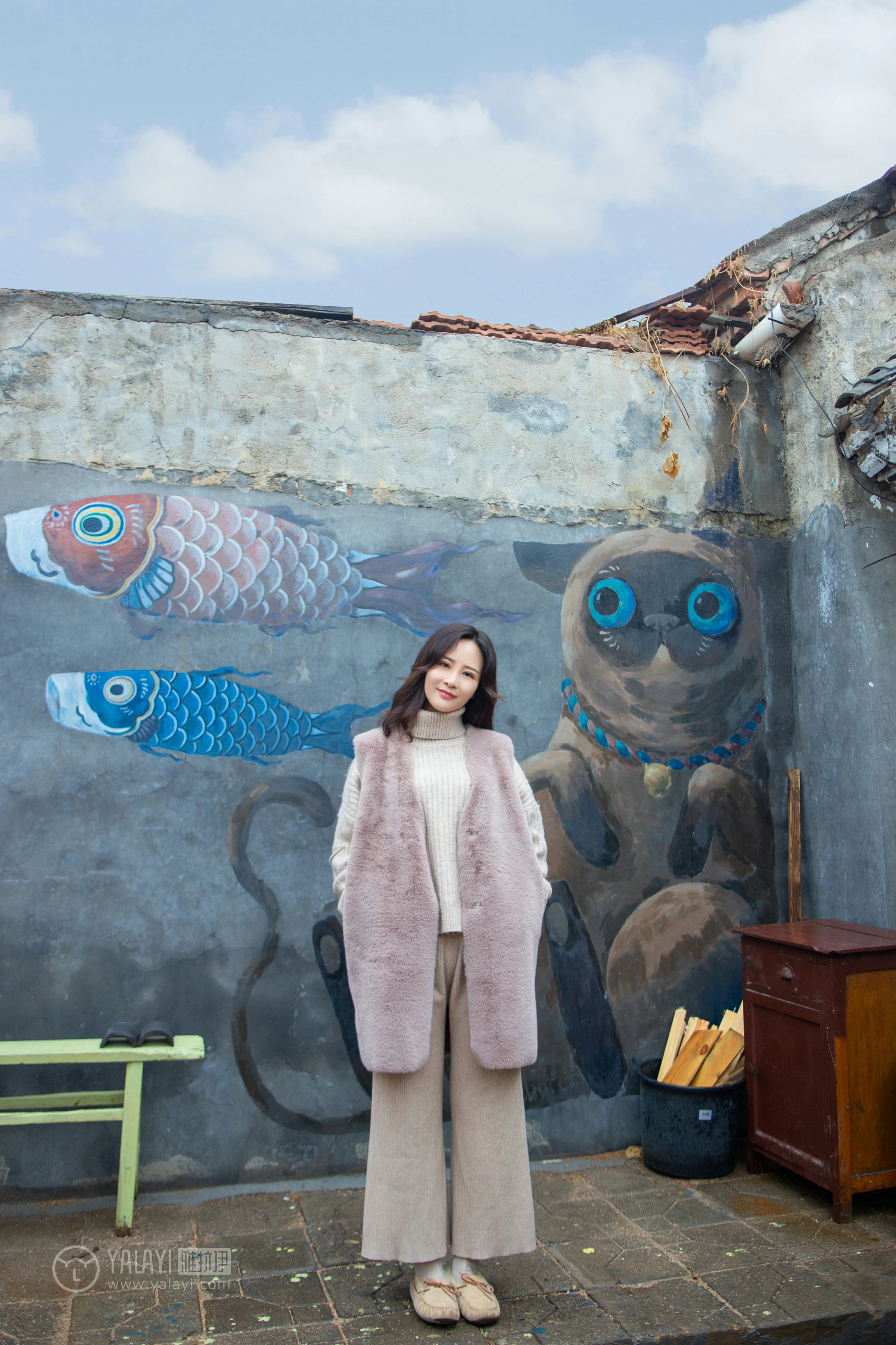 [YALAYI雅拉伊]NO.151 旅行日记 毛毛 米色毛衣加休闲长裤私房写真集第2张
