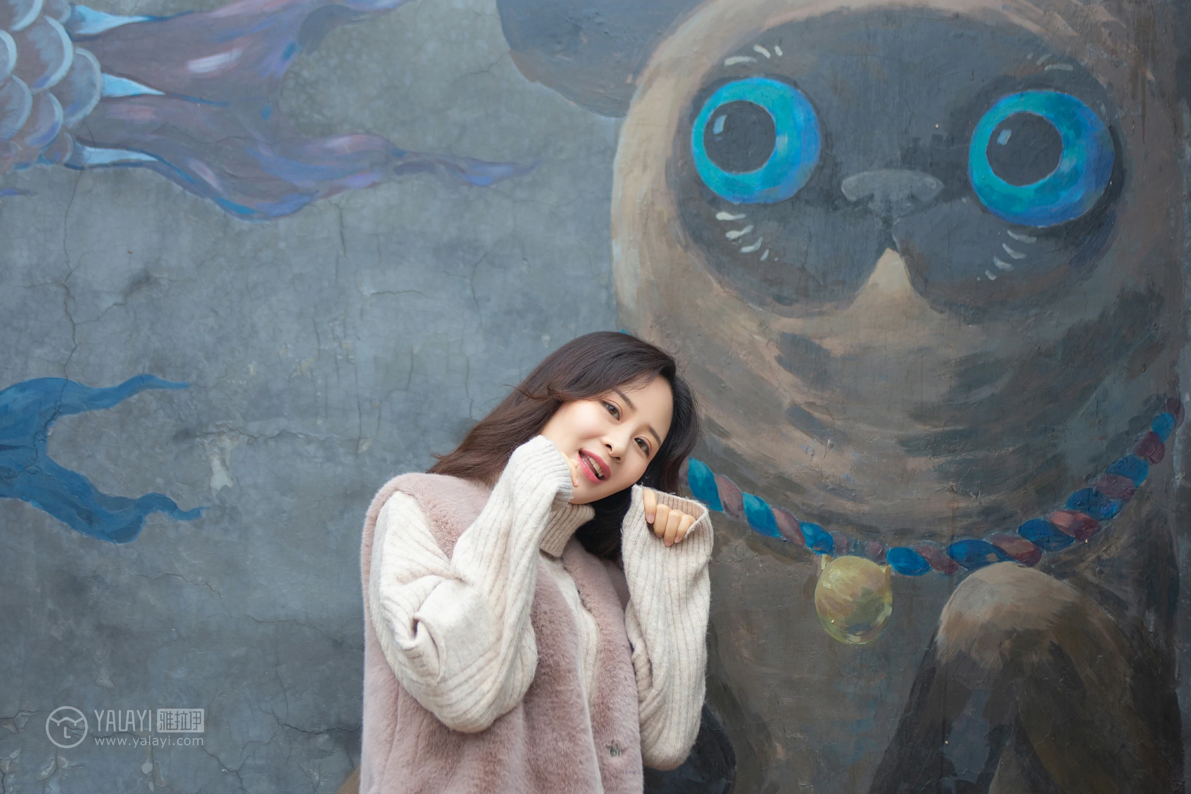 [YALAYI雅拉伊]NO.151 旅行日记 毛毛 米色毛衣加休闲长裤私房写真集第2张