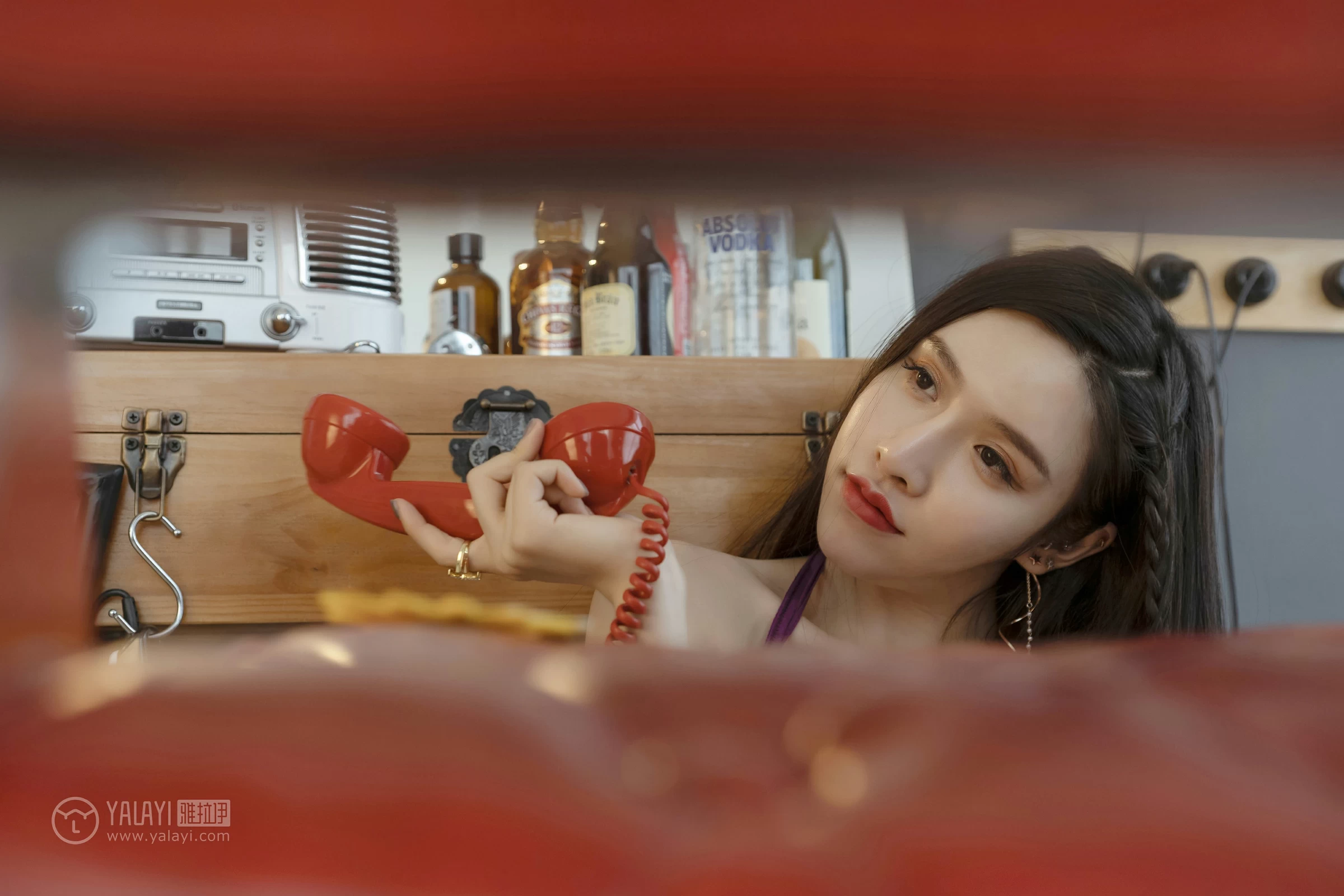 [YALAYI雅拉伊]NO.153 长腿女郎 颖莹 紫色真丝睡衣加透视蕾丝情趣内衣性感私房写真集第12张