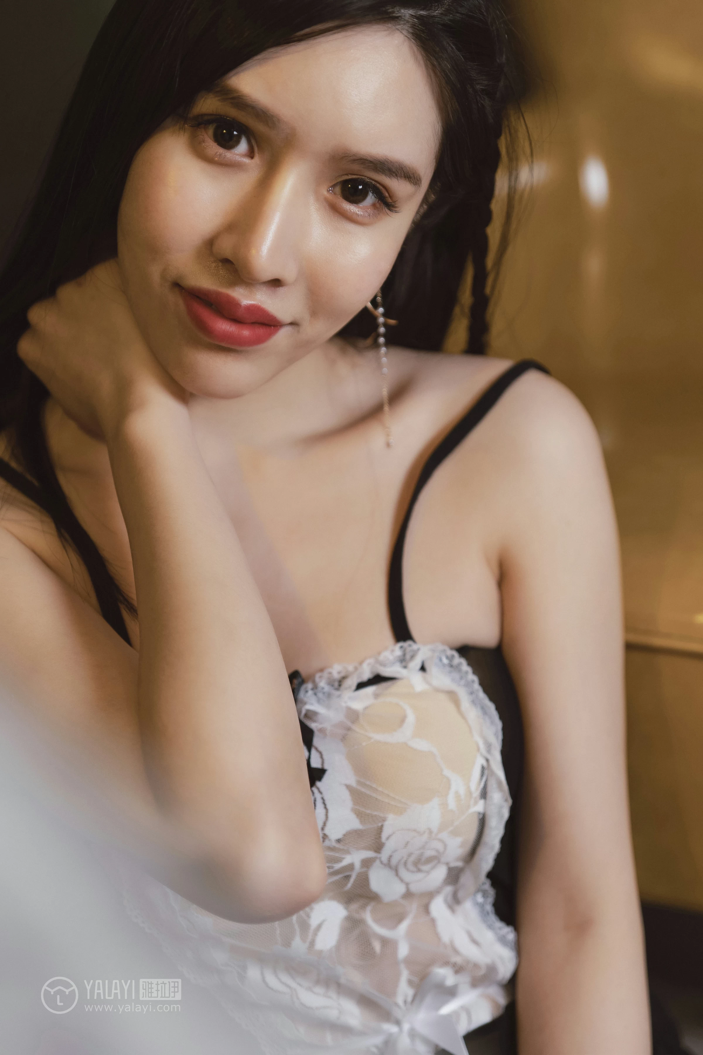 [YALAYI雅拉伊]NO.143 黑咖啡 颖莹 黑色吊带透视女仆制服裙性感私房写真集第7张