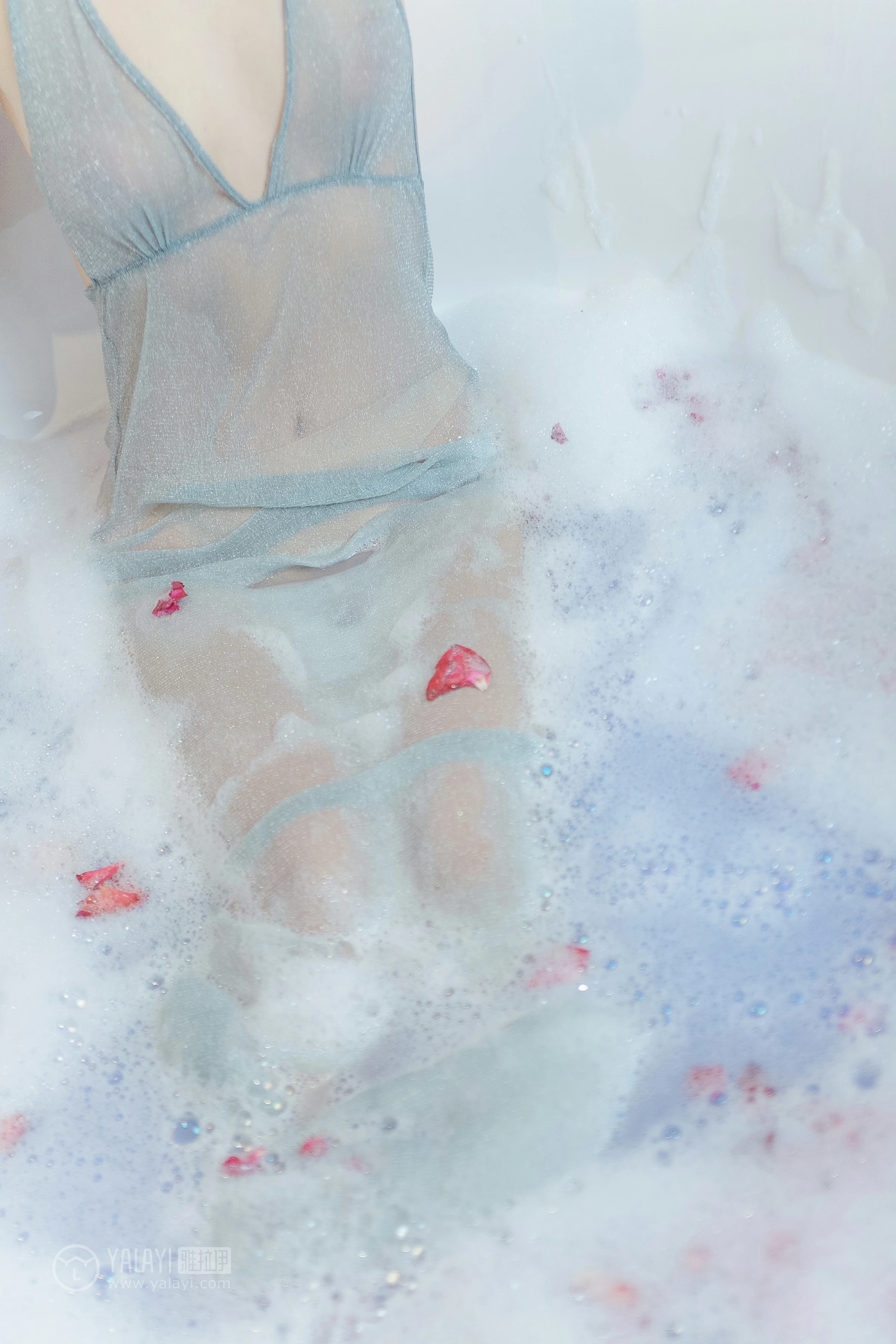 [YALAYI雅拉伊]NO.144 浴湿不挂 嫣然 吊带透视情趣连衣裙性感私房写真集第10张