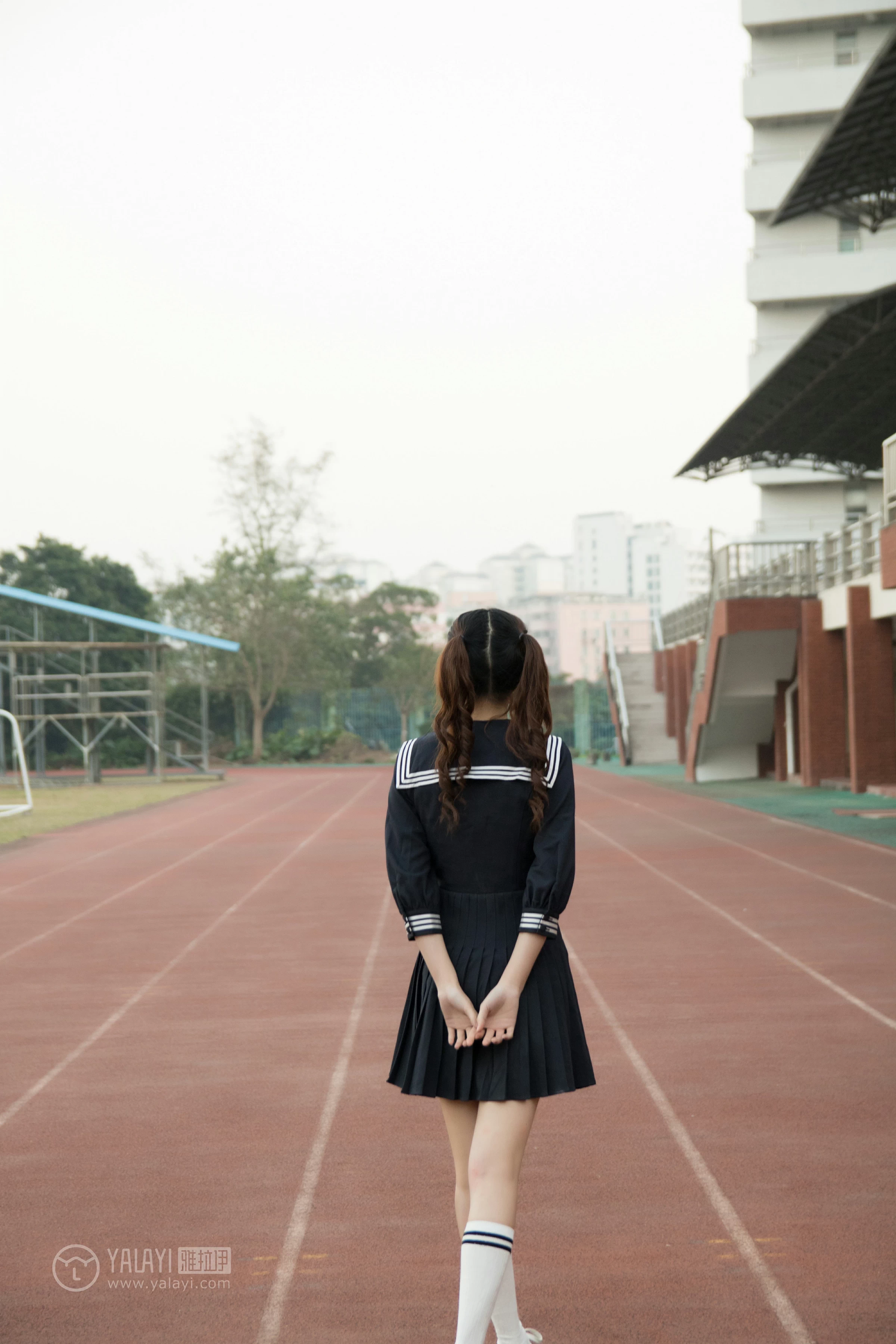 [YALAYI雅拉伊]NO.147 等 奥莉 黑色高中女生制服裙清纯可爱私房写真集第19张