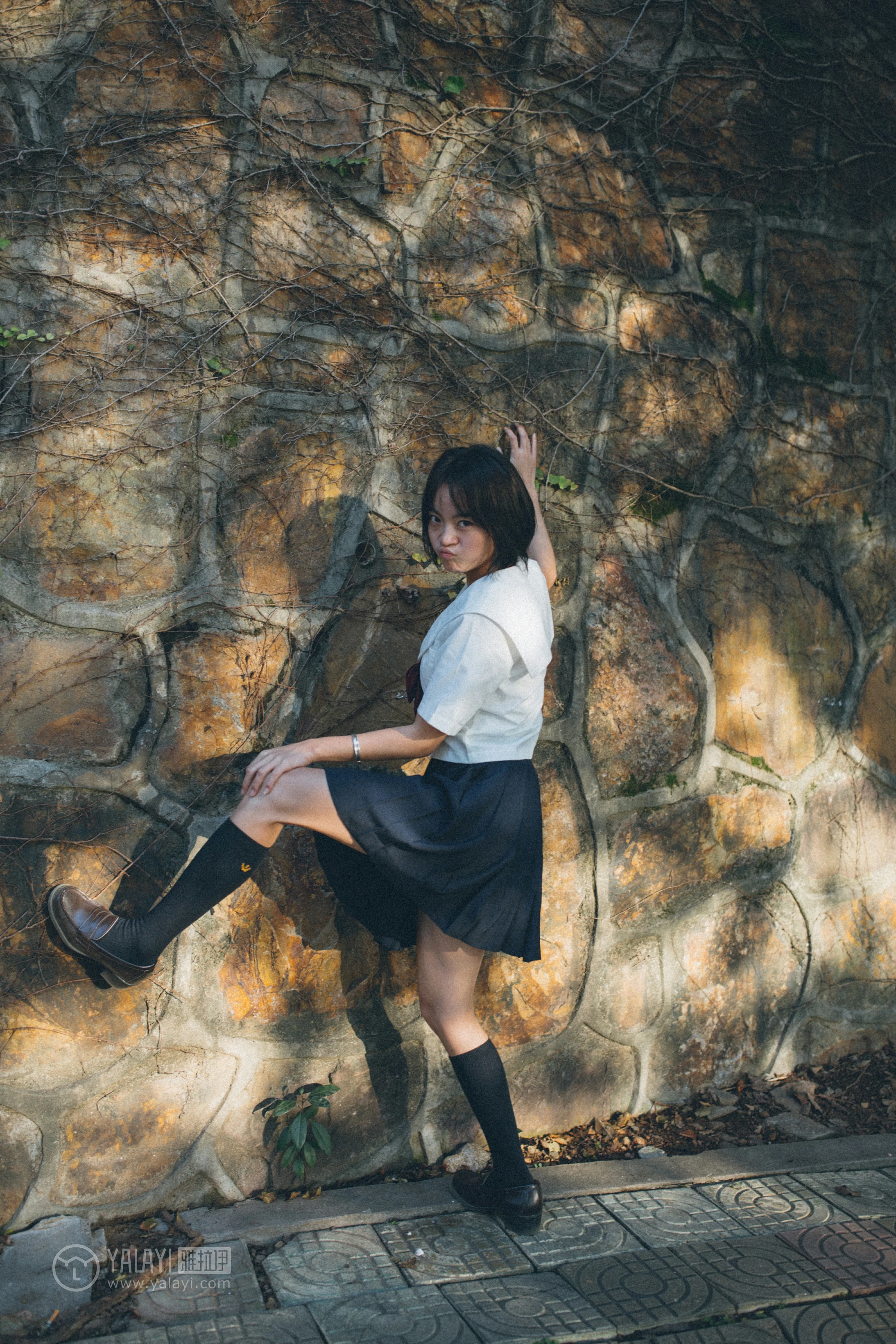 [YALAYI雅拉伊]NO.156 带我走带我飞 米粒米粒 高中女生制服与短裙私房写真集第17张