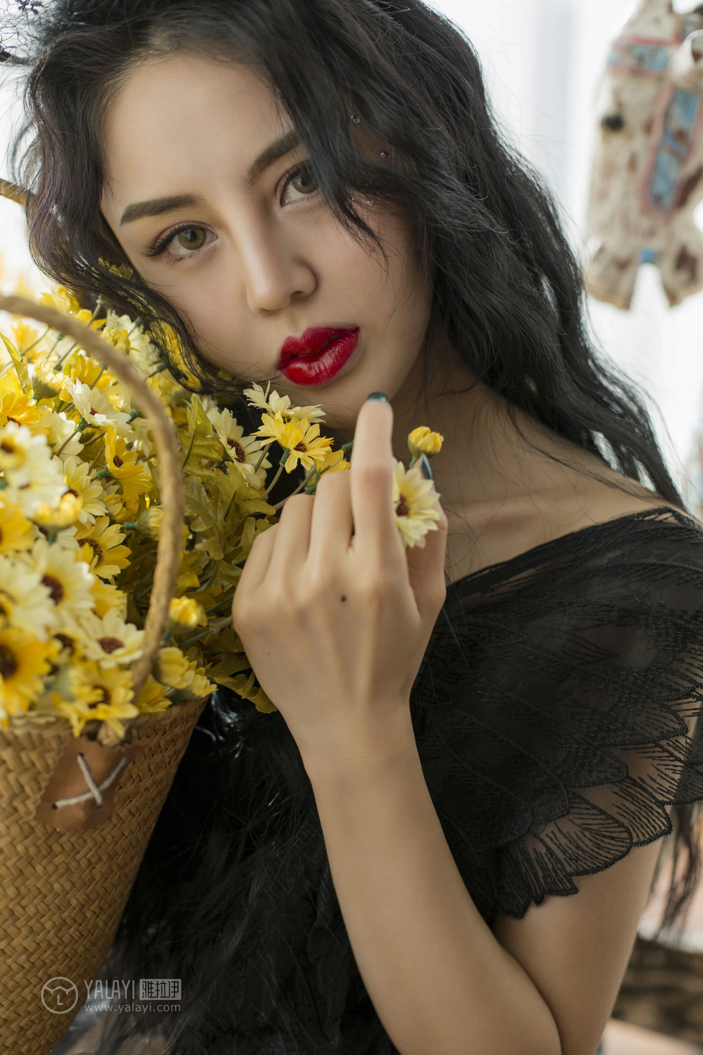 [YALAYI雅拉伊]NO.157 童话 凉儿 黑色透视情趣睡衣裙性感私房写真集第5张