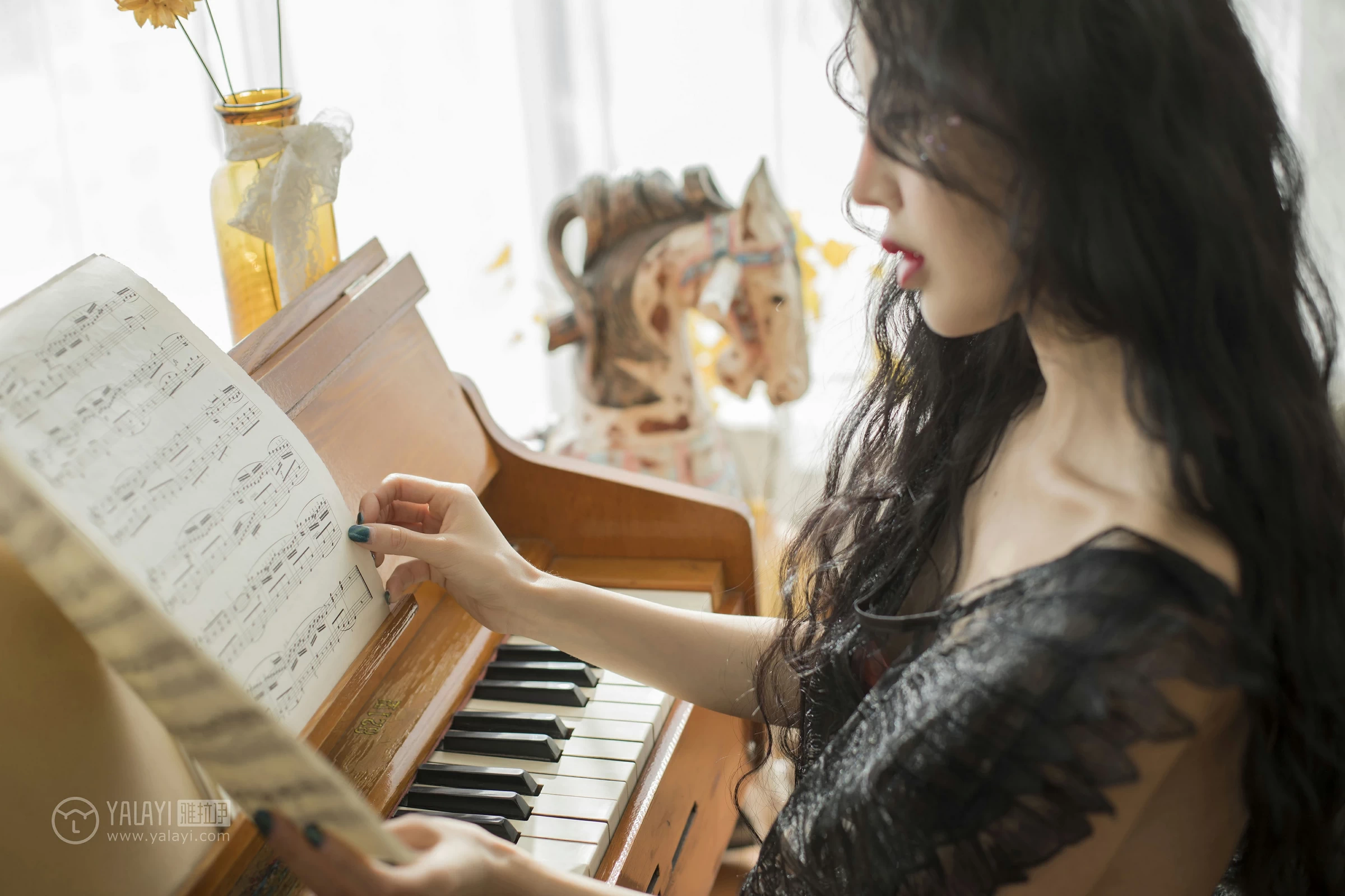 [YALAYI雅拉伊]NO.157 童话 凉儿 黑色透视情趣睡衣裙性感私房写真集第20张