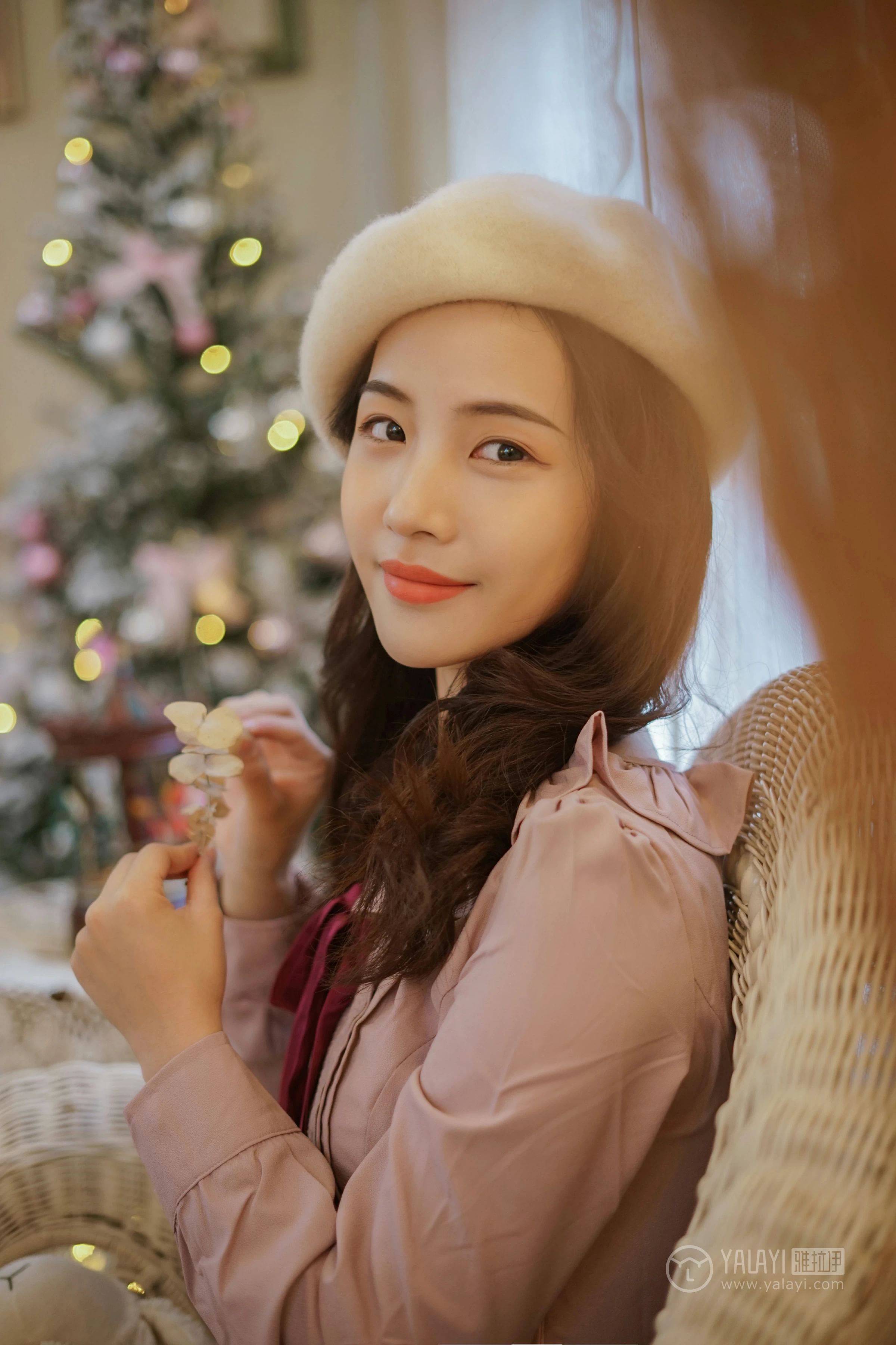 [YALAYI雅拉伊]NO.158 独白 卡柔 粉色连衣裙清纯可爱私房写真集第13张