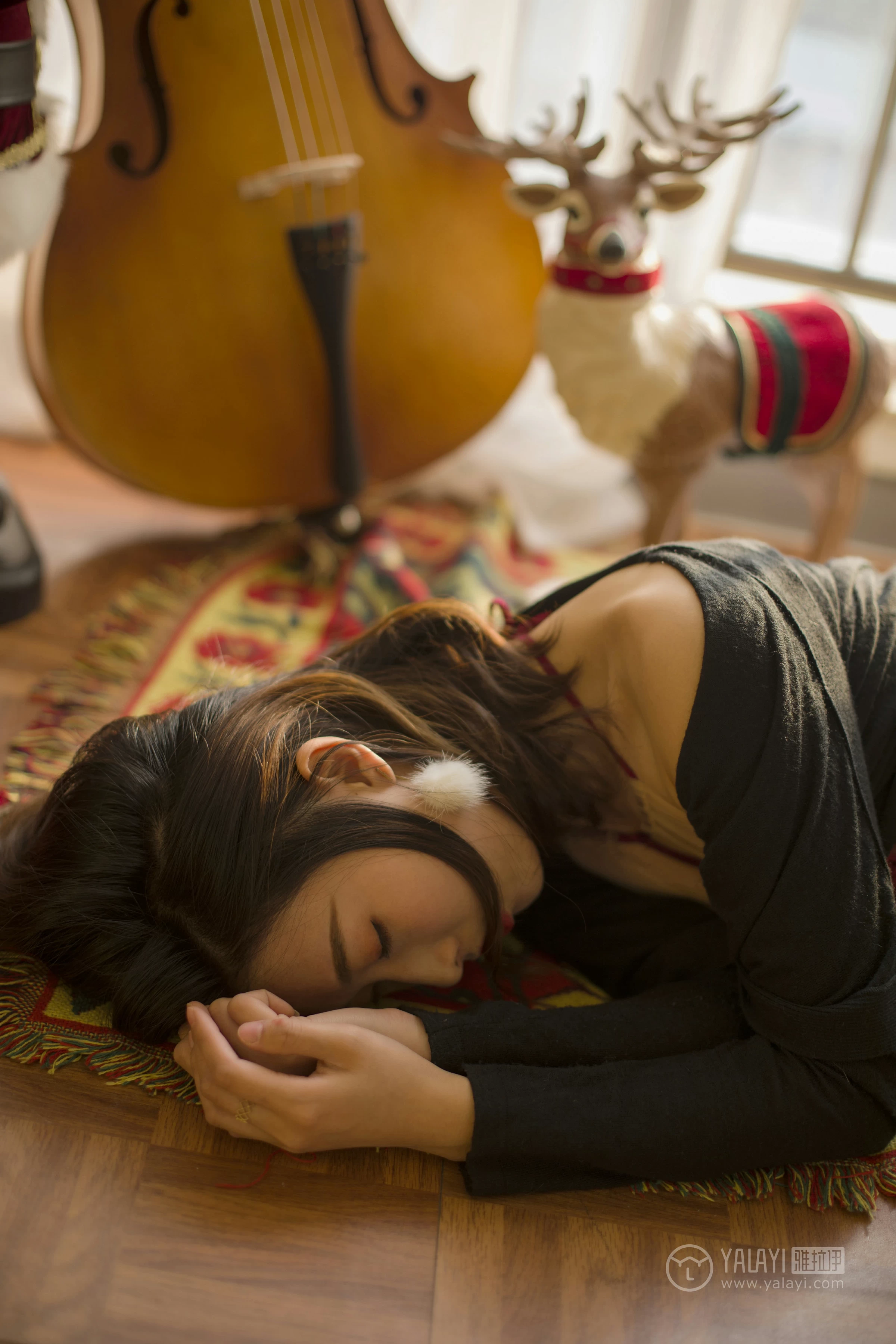 [YALAYI雅拉伊]NO.159 亦幻亦真 佳佳 红色蕾丝内衣与性感比基尼泳装私房写真集第3张