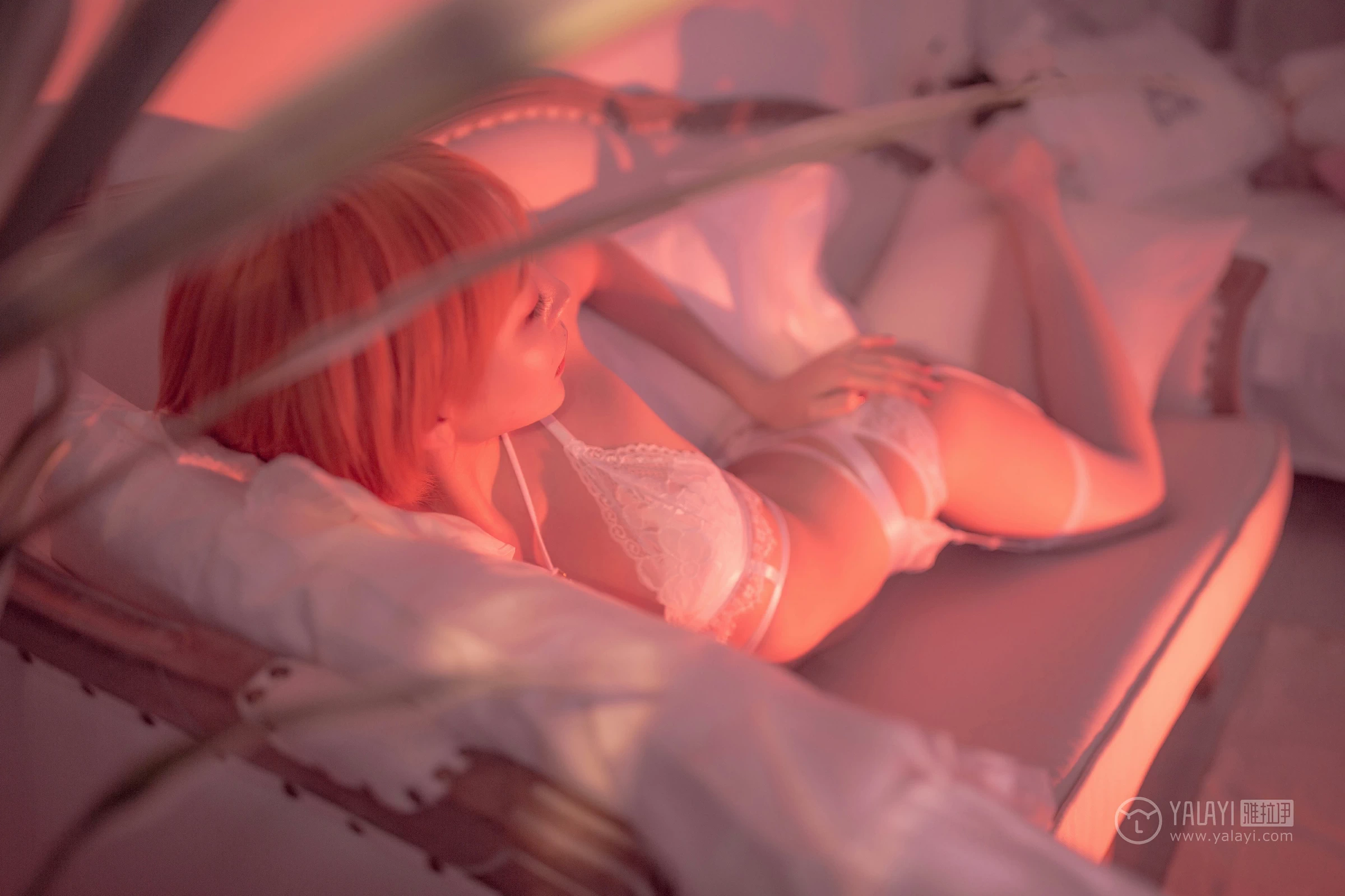 [YALAYI雅拉伊]NO.162 轻奢主义 静静 白色蕾丝情趣内衣加白色丝袜美腿性感私房写真集第6张