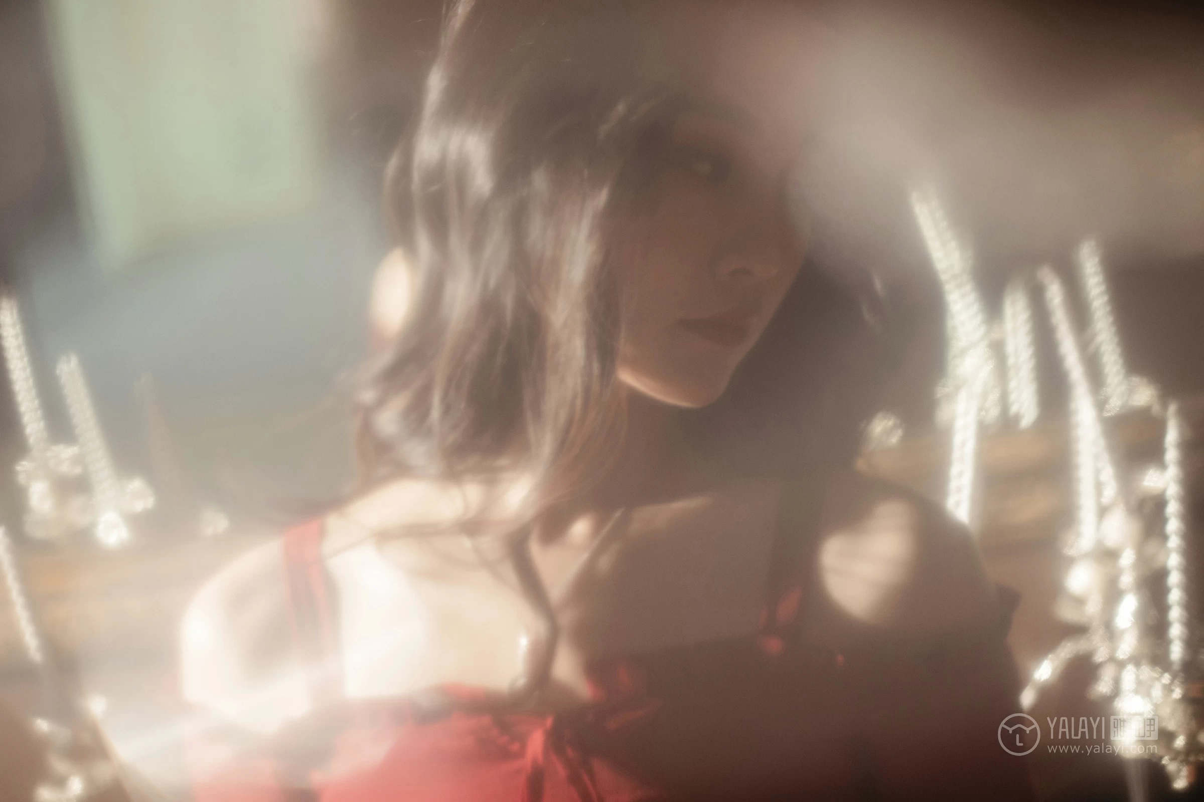 [YALAYI雅拉伊]NO.164 烈焰迷情 项兴咏 红色吊带抹胸连衣裙性感私房写真集第8张