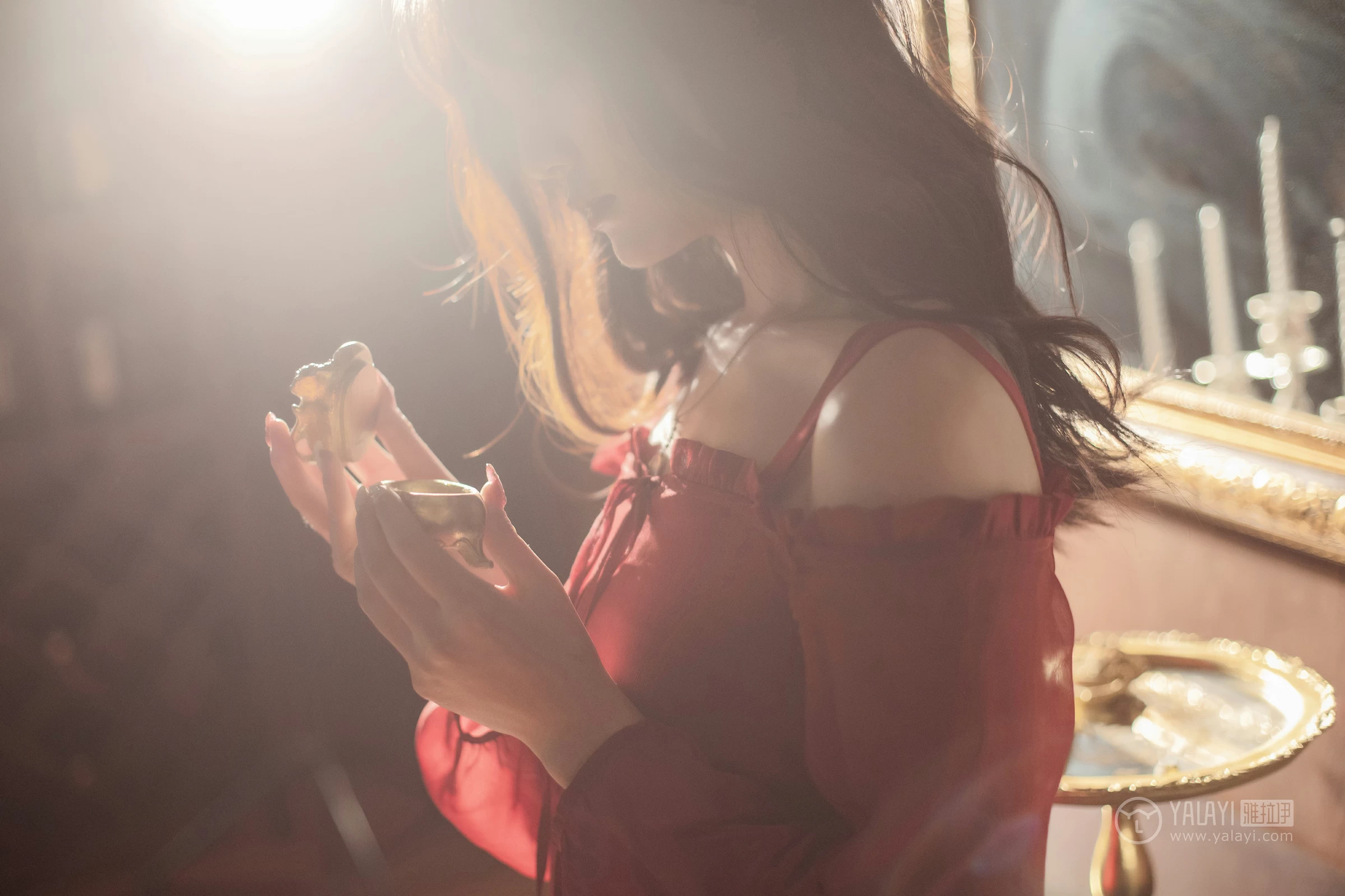 [YALAYI雅拉伊]NO.164 烈焰迷情 项兴咏 红色吊带抹胸连衣裙性感私房写真集第9张