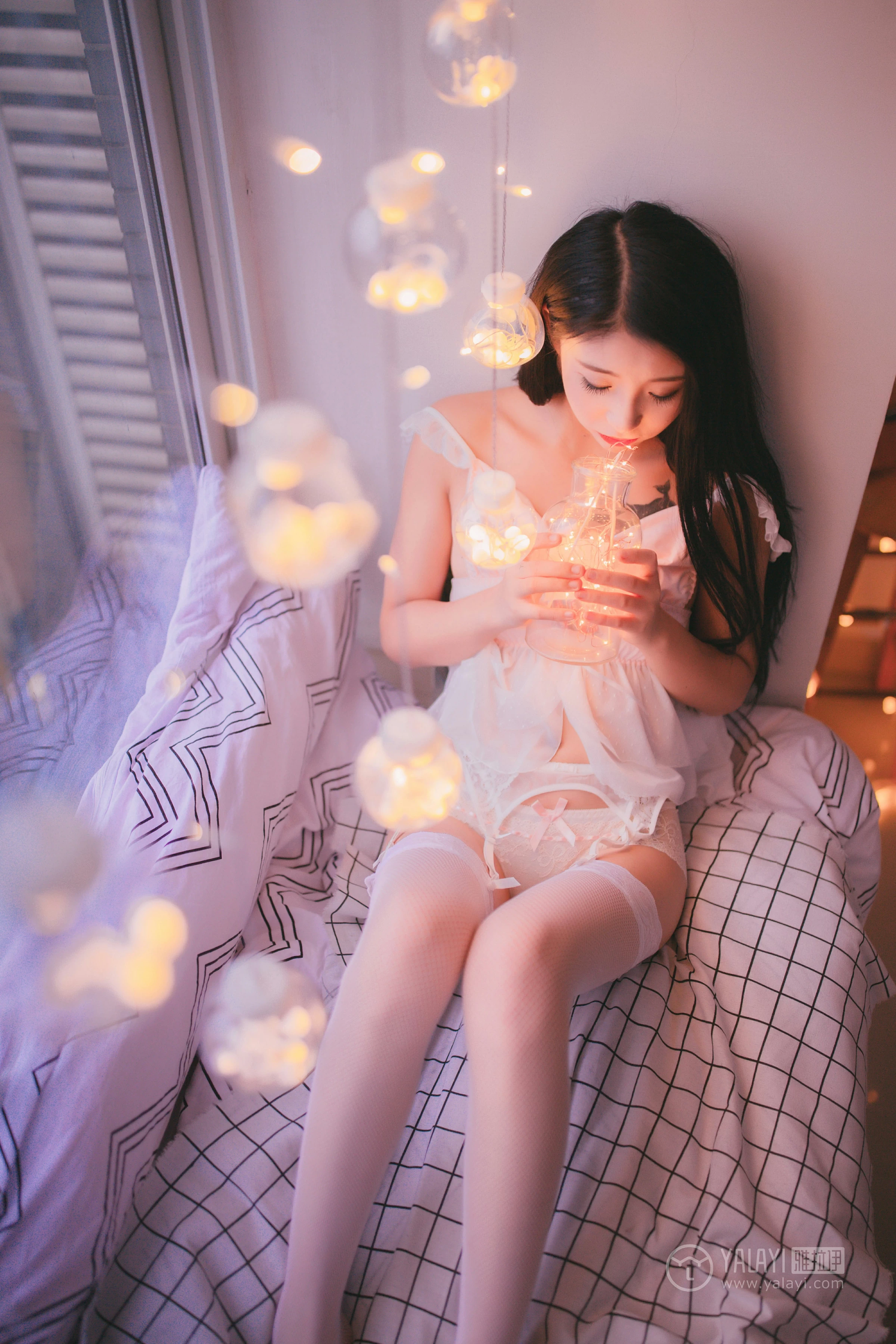 [YALAYI雅拉伊]No.170 花非花 林林子酱 白色透视情趣内衣加白色丝袜美腿性感私房写真集第13张