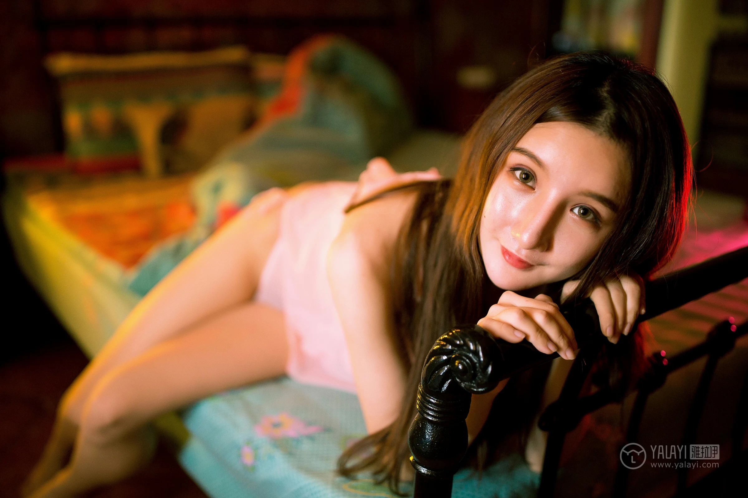 [YALAYI雅拉伊]No.171 玫瑰 刘潇潇 白色透视上衣与粉色吊带情趣内衣性感私房写真集第6张