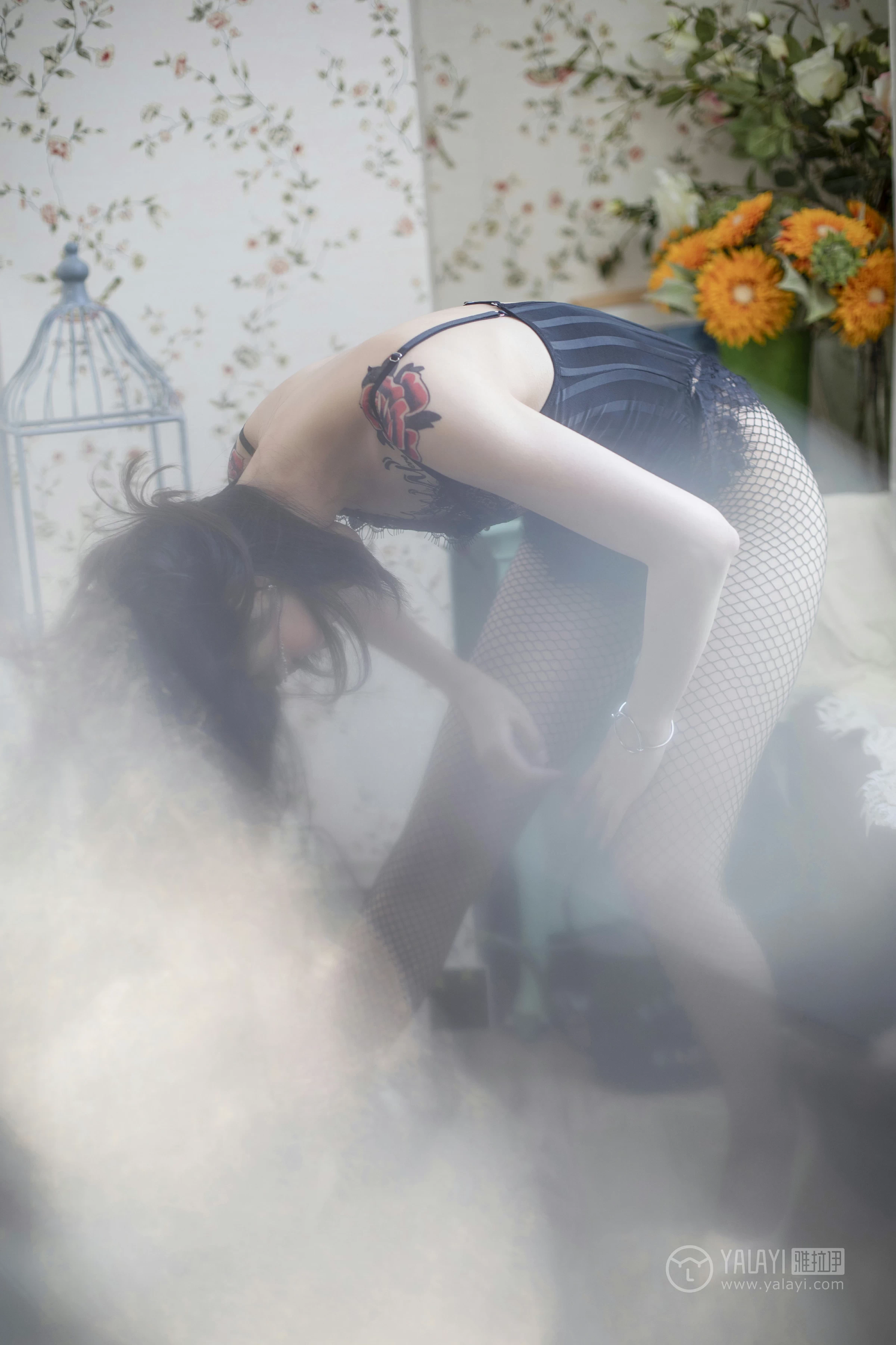 [YALAYI雅拉伊]No.181 窃窃丝语 佳佳 黑色连体透视塑身内衣加黑色情趣渔网袜性感私房写真集第9张