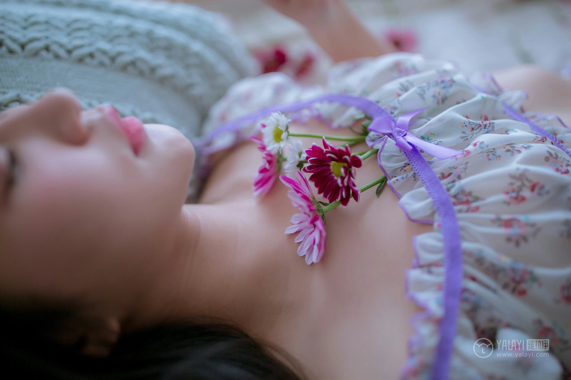 [YALAYI雅拉伊]No.185 你是我手里那束花 仙女不会灰 白色镂空睡衣加透视情趣内衣性感私房写真集第13张