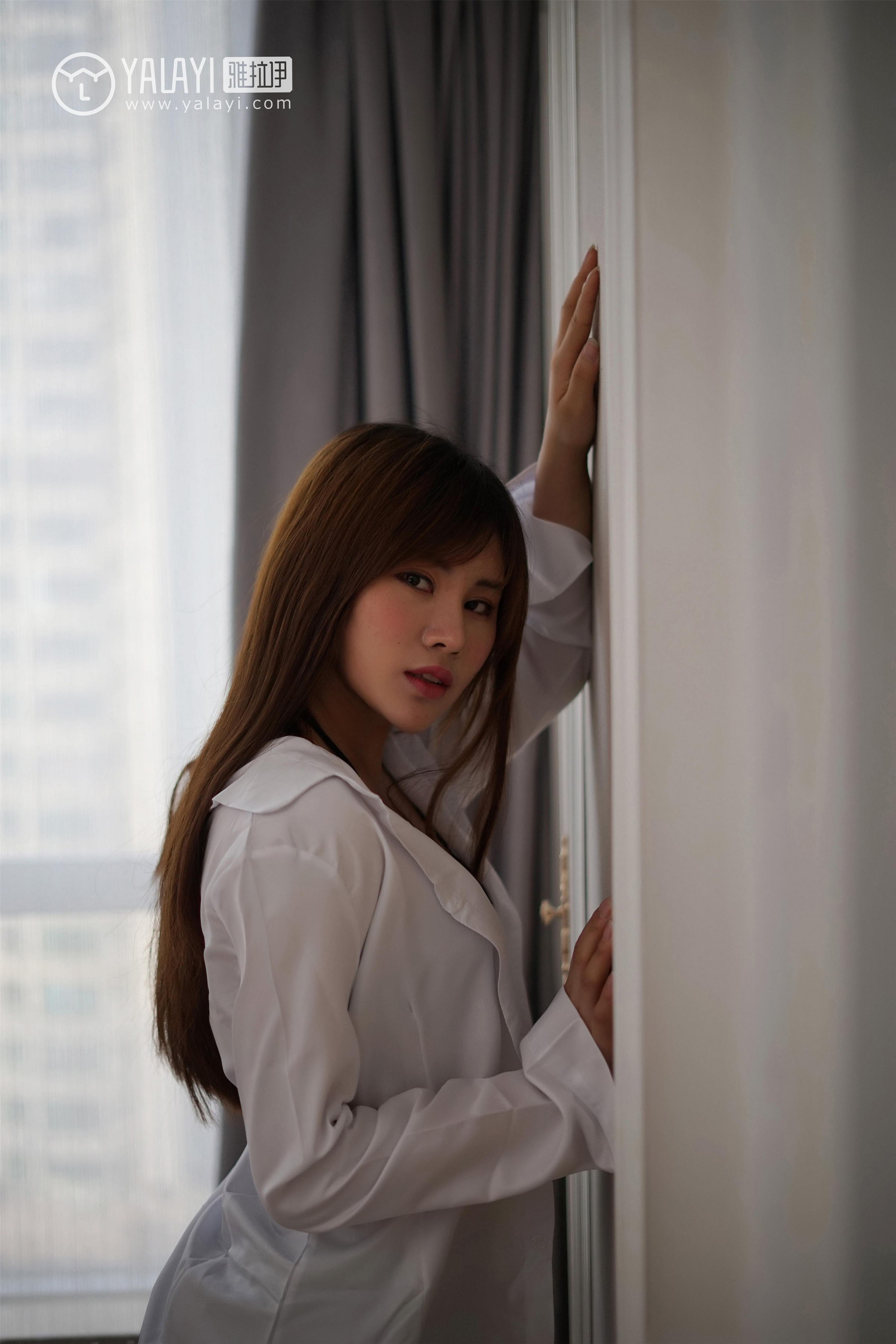 [YALAYI雅拉伊]NO.002 妮妮的黑丝诱惑 艾妮妮 性感女警官制服与短裙加黑色丝袜美腿私房写真集第11张