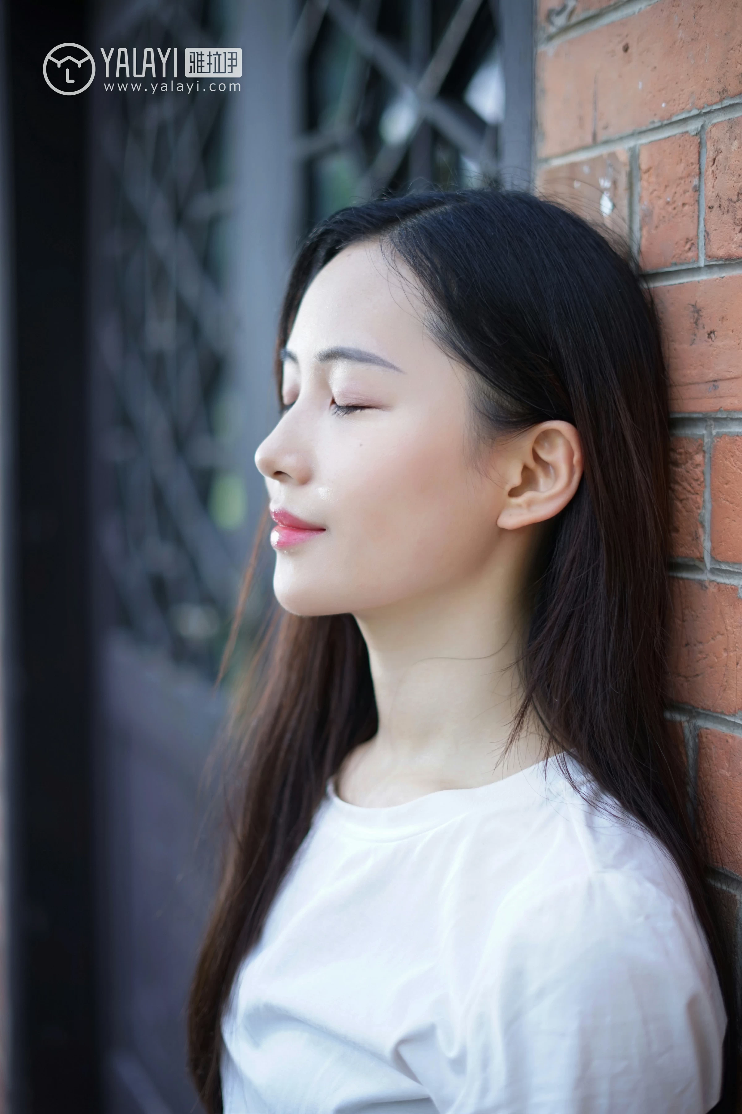 [YALAYI雅拉伊]NO.027 校园邂逅 卡柔 白色短袖加灰色短裙与吊带连衣裙性感私房写真集第4张