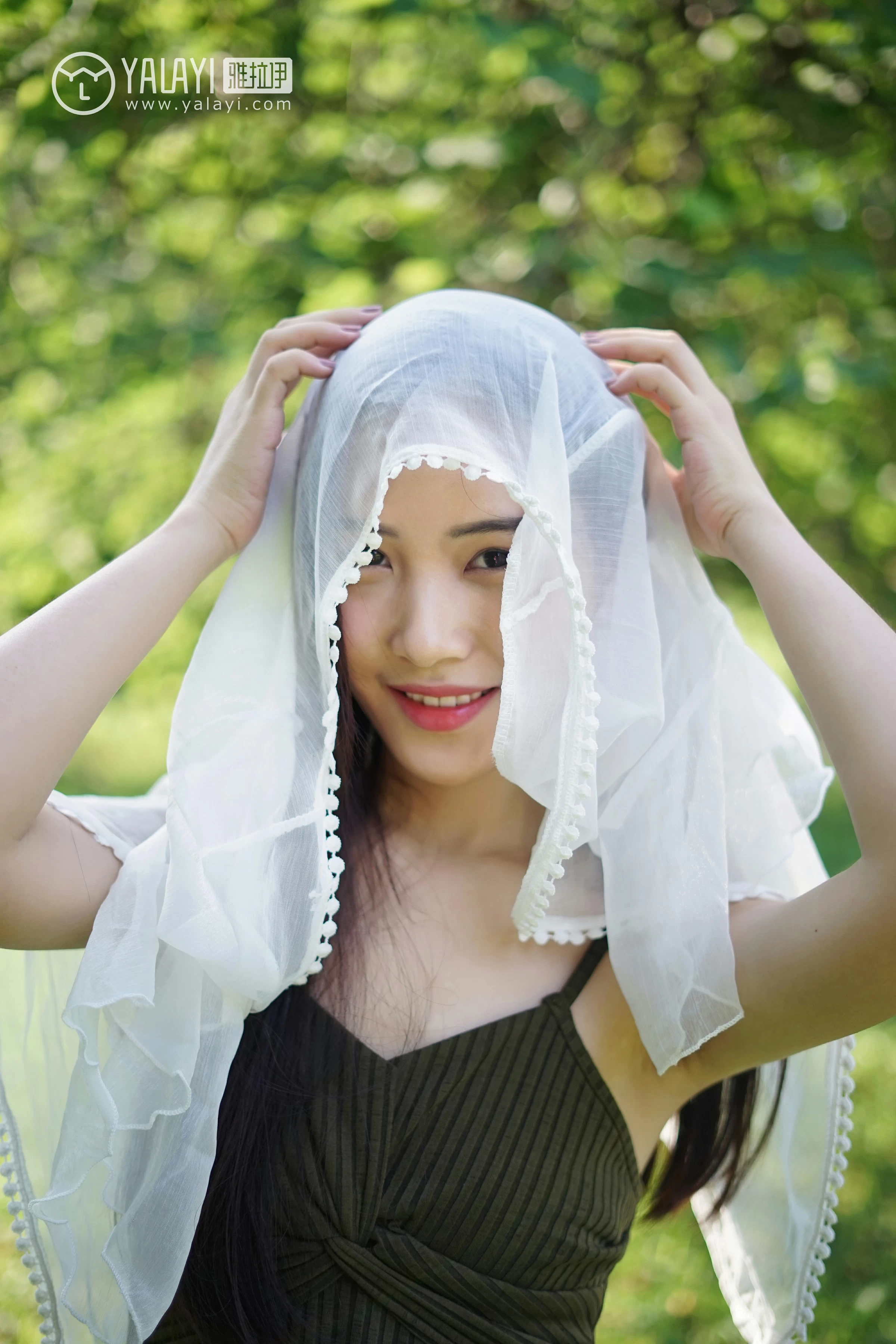 [YALAYI雅拉伊]NO.027 校园邂逅 卡柔 白色短袖加灰色短裙与吊带连衣裙性感私房写真集第13张