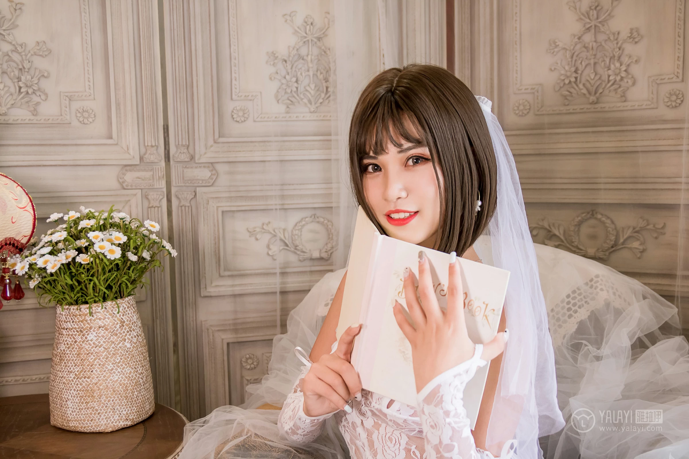 [YALAYI雅拉伊]No.190 情趣盎然 宝儿 透视镂空婚纱与情趣蕾丝内衣加白色丝袜美腿性感私房写真集第3张