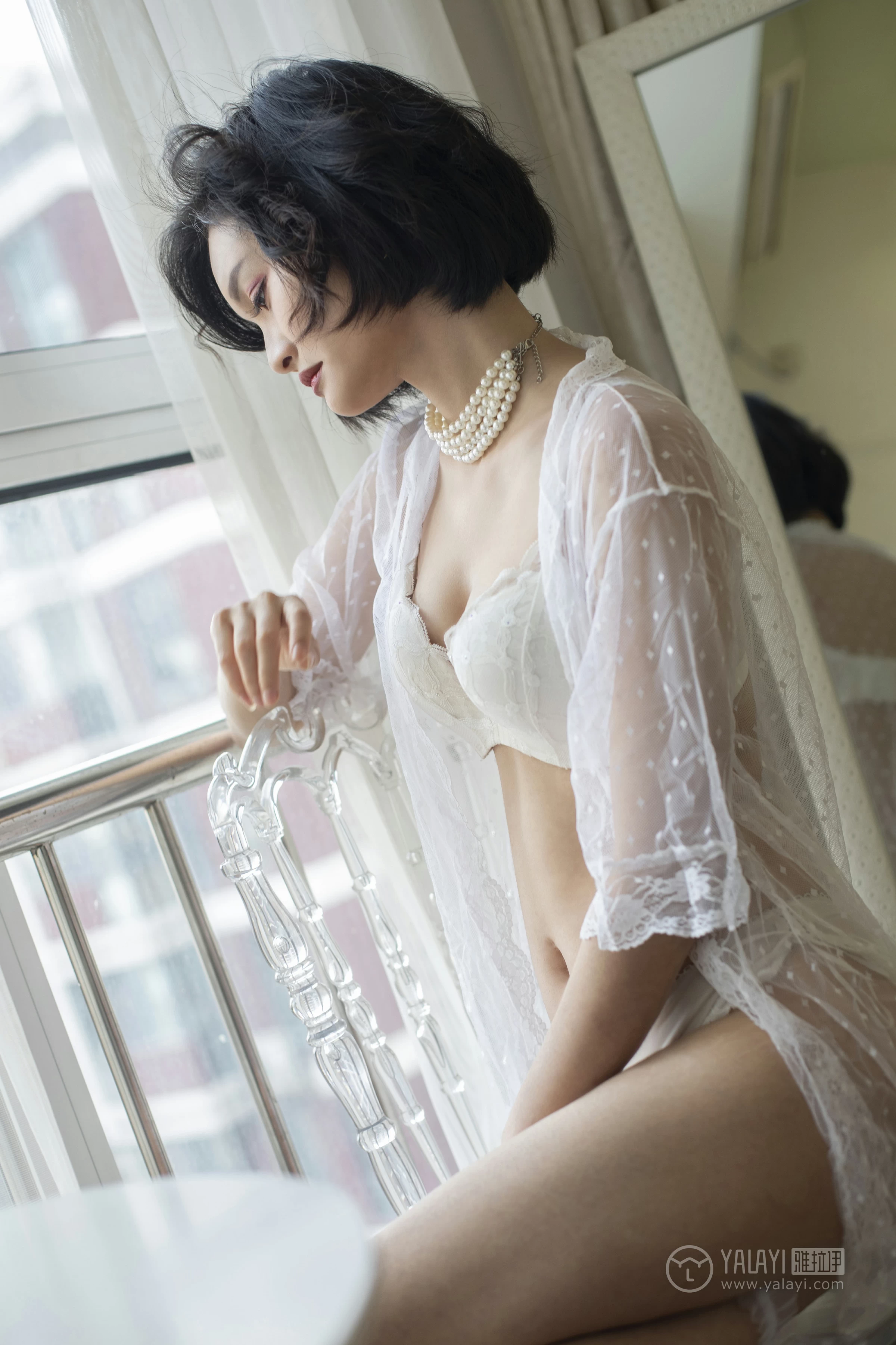 [YALAYI雅拉伊]No.187 盼兮 王艺颖 透视镂空睡衣与白色蕾丝内衣加白色情趣渔网袜性感私房写真集第11张