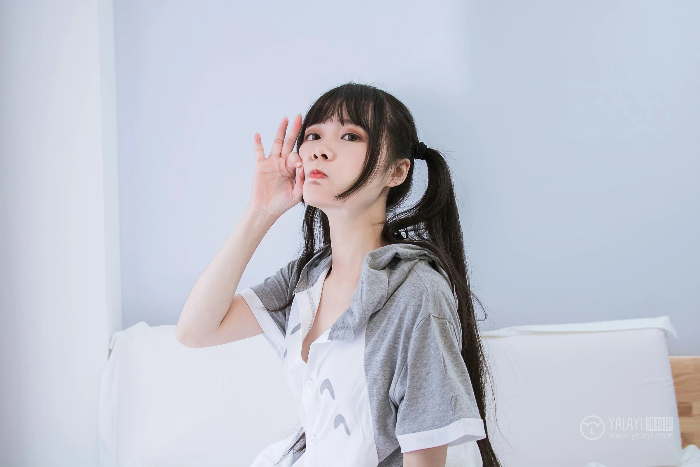 [YALAYI雅拉伊]No.201 龙猫睡衣 小琉 灰色连身睡衣加黑色情趣内衣性感私房写真集第7张