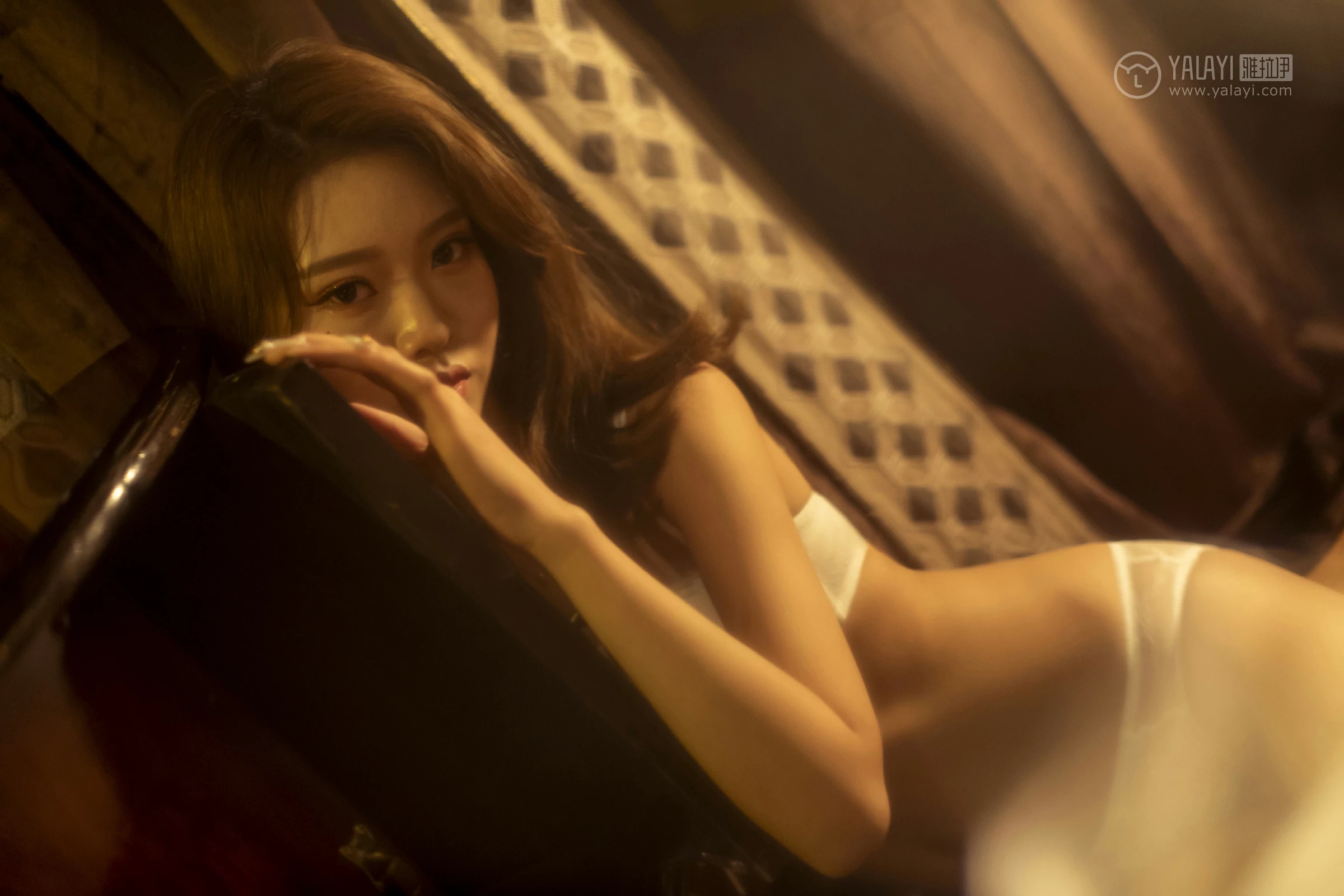 [YALAYI雅拉伊]No.216 小情调 钟晴 白色蕾丝内衣性感私房写真集第17张