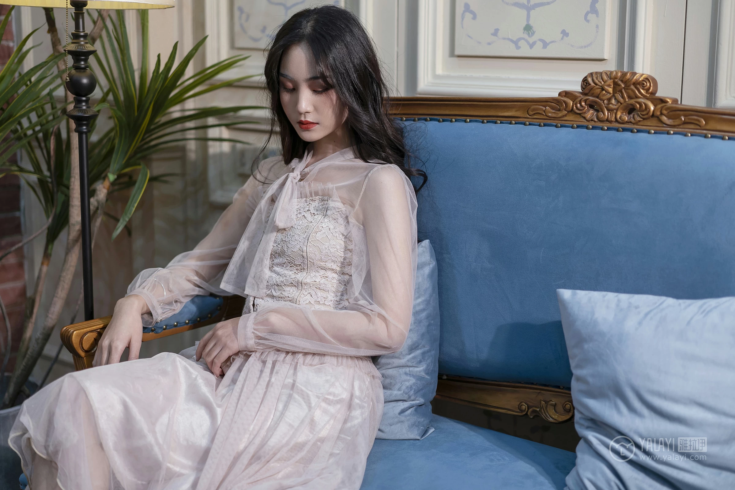 [YALAYI雅拉伊]No.227 蓝月 项兴咏 粉色透视镂空连衣裙性感私房写真集第1张