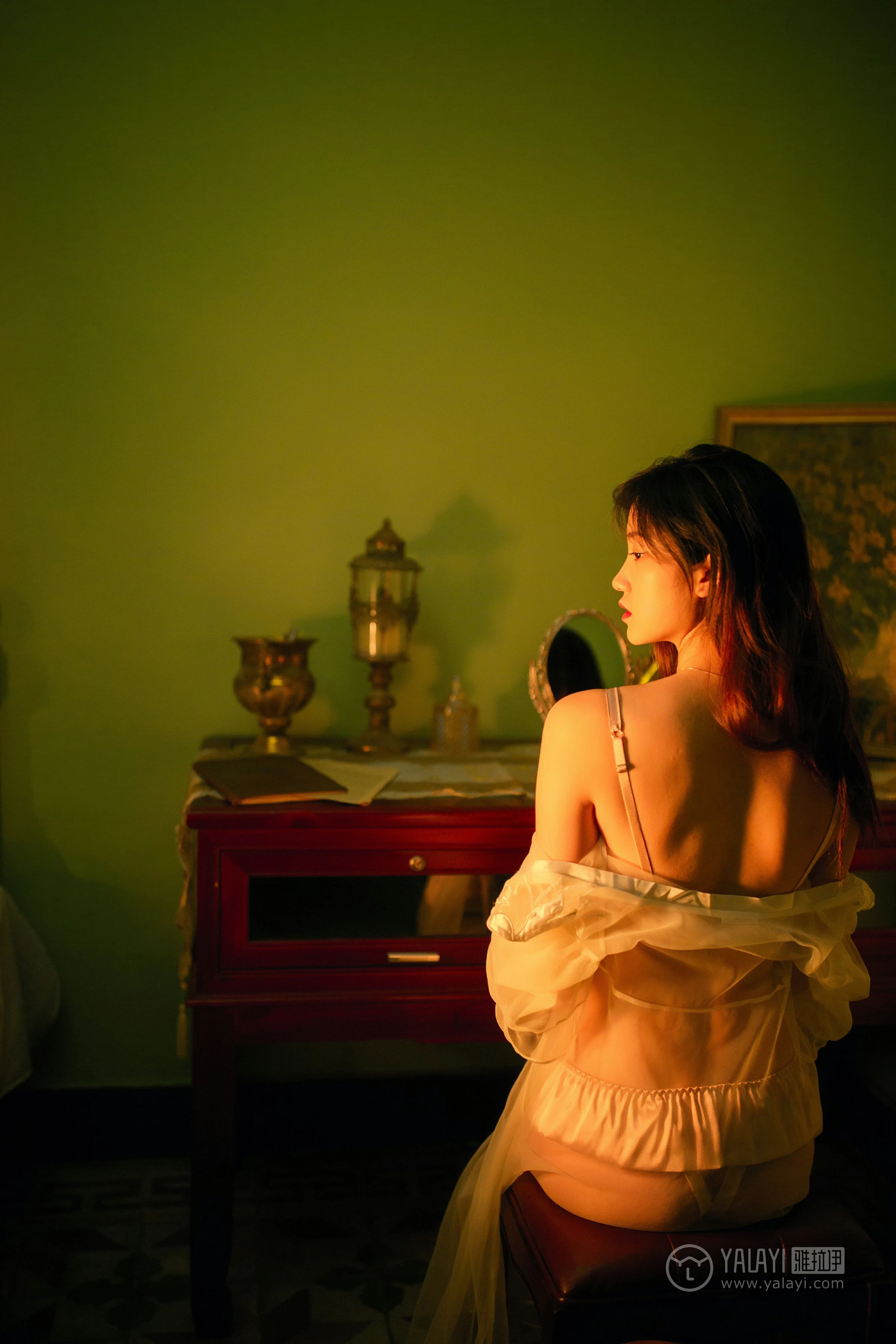 [YALAYI雅拉伊]No.233 《爱囚》 天蓝酱 白色透视睡衣加金色情趣内衣性感私房写真集第4张