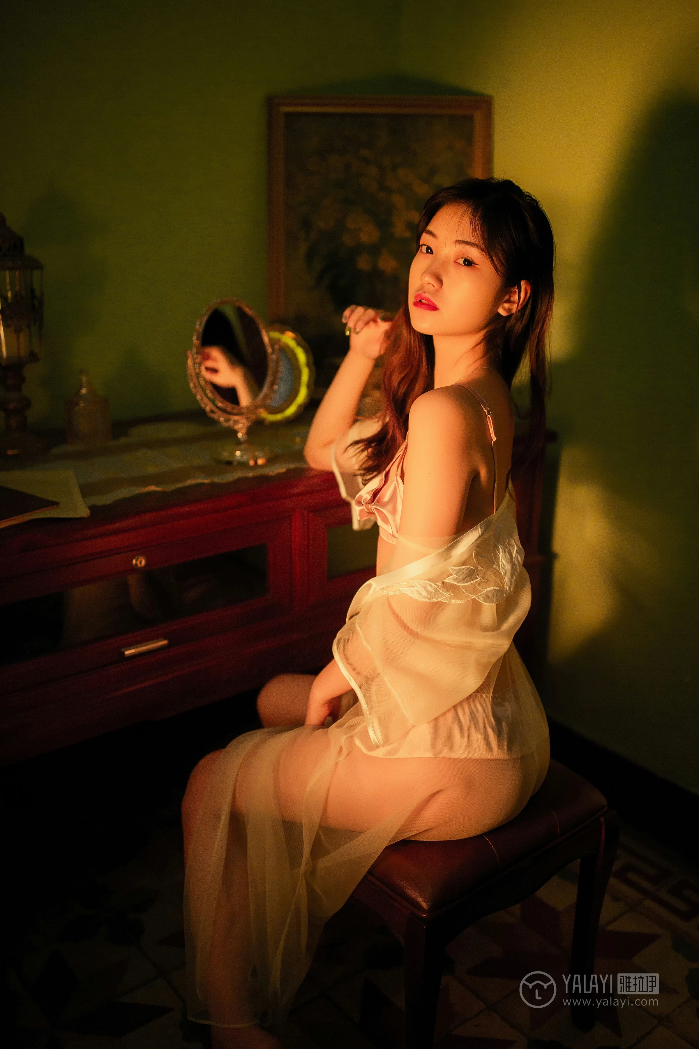 [YALAYI雅拉伊]No.233 《爱囚》 天蓝酱 白色透视睡衣加金色情趣内衣性感私房写真集第5张