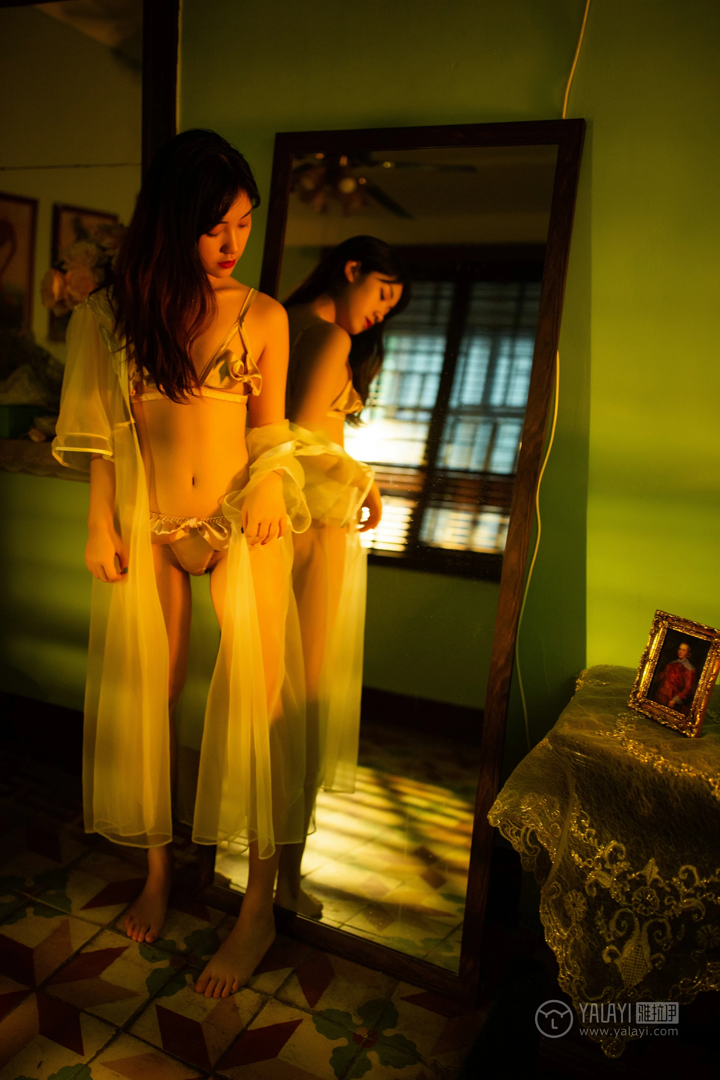 [YALAYI雅拉伊]No.233 《爱囚》 天蓝酱 白色透视睡衣加金色情趣内衣性感私房写真集第9张