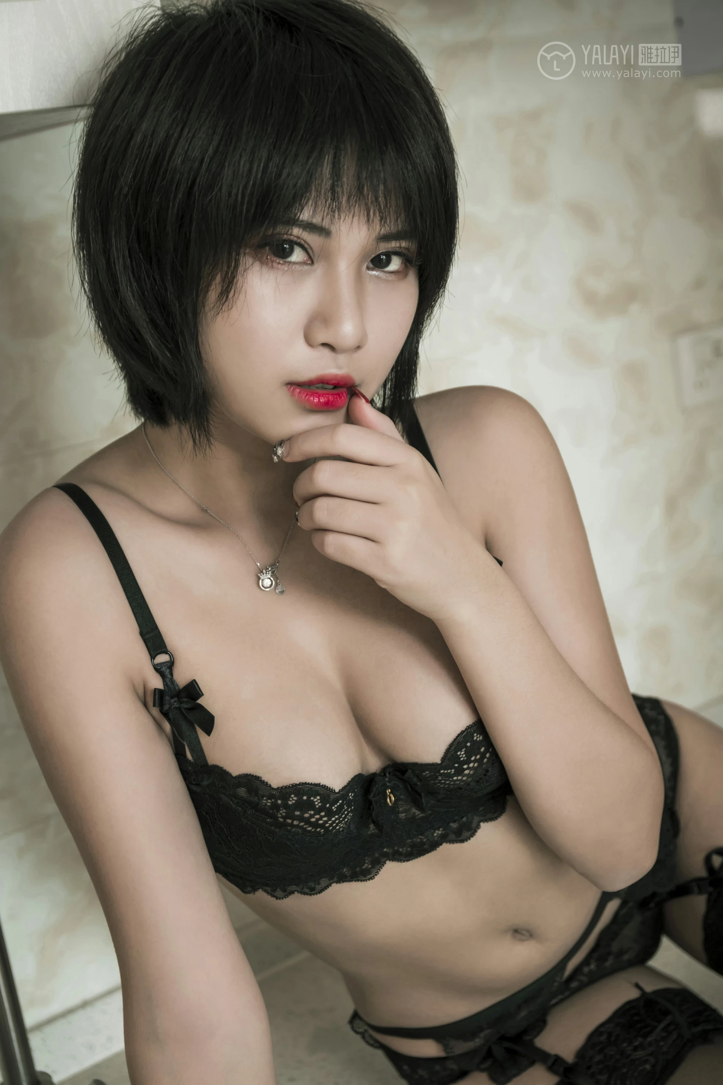 [YALAYI雅拉伊]No.240 黑蝴蝶 宝儿 黑色蕾丝内衣加黑色丝袜美腿性感私房写真集第12张