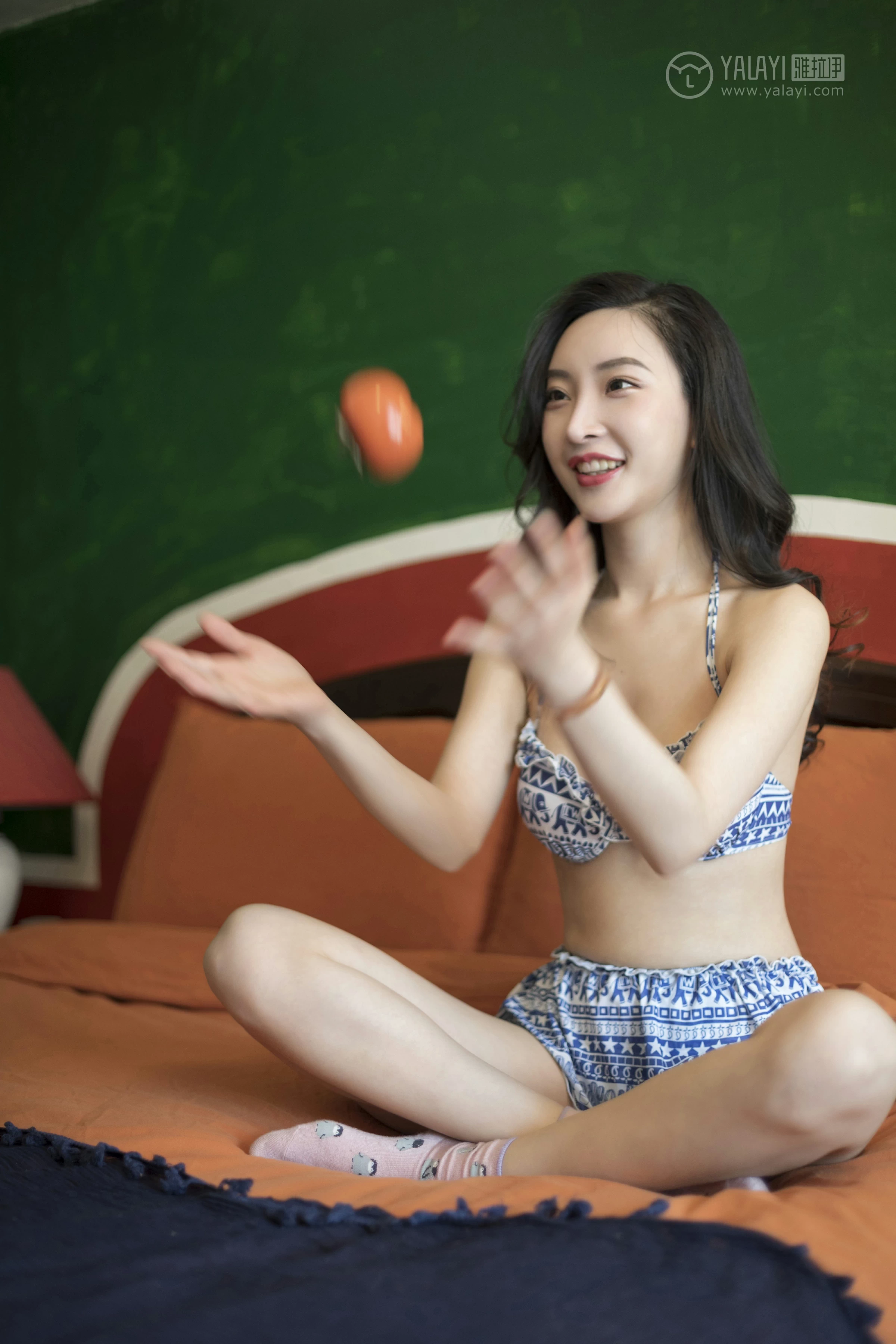 [YALAYI雅拉伊]No.241 短袜柿子 赵雪晴 青色情趣内衣加短裙性感私房写真集第7张