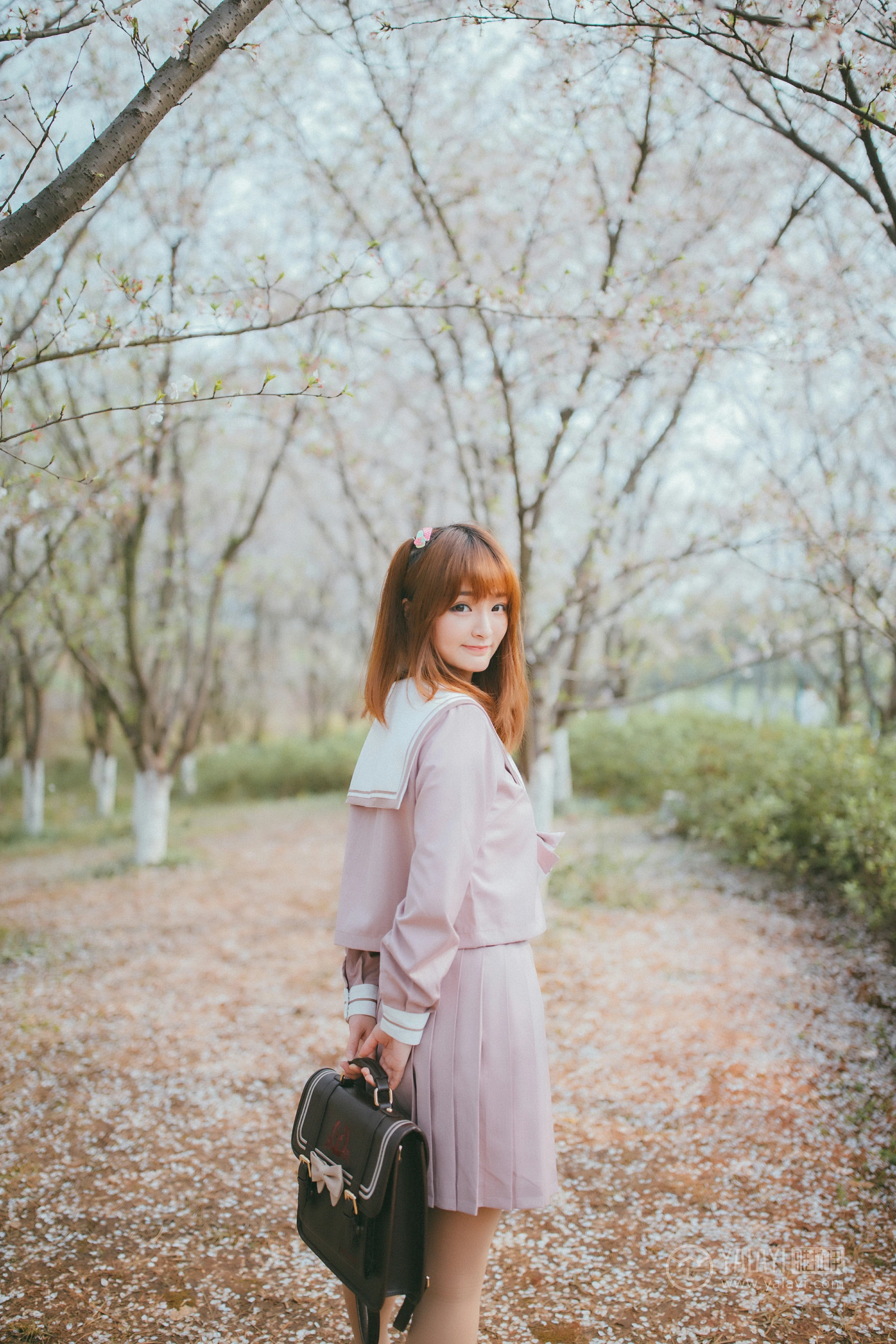 [YALAYI雅拉伊]No.246 樱花樱花想见你 团团 日本高中女生制服加肉色丝袜美腿性感私房写真集第8张