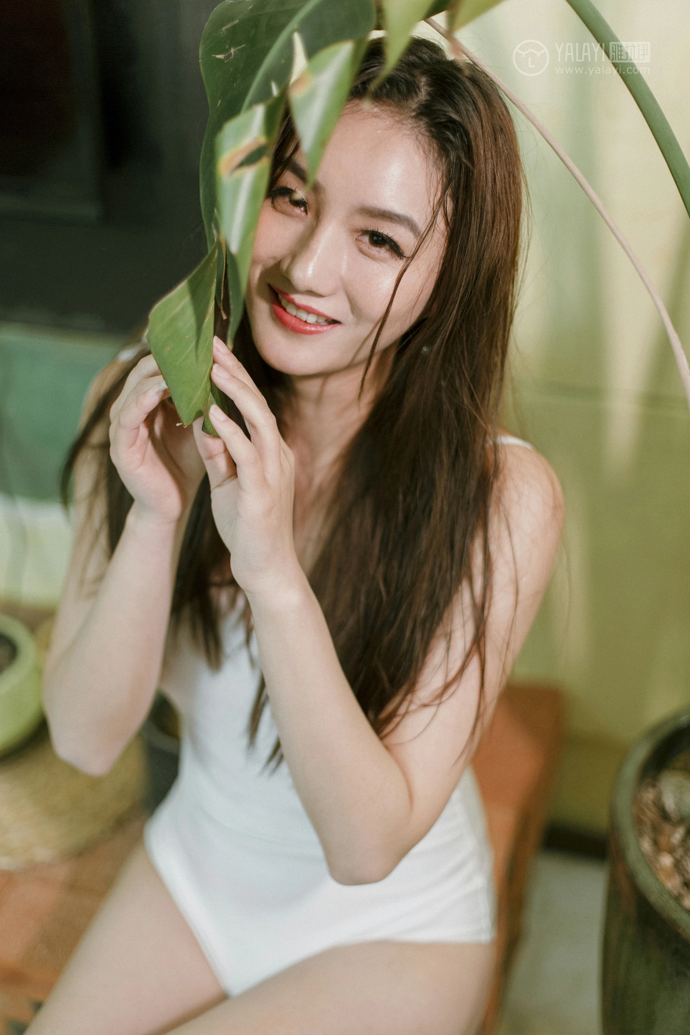 [YALAYI雅拉伊]No.247 独孤 徐雅熙 白色连体比基尼泳装性感私房写真集第11张