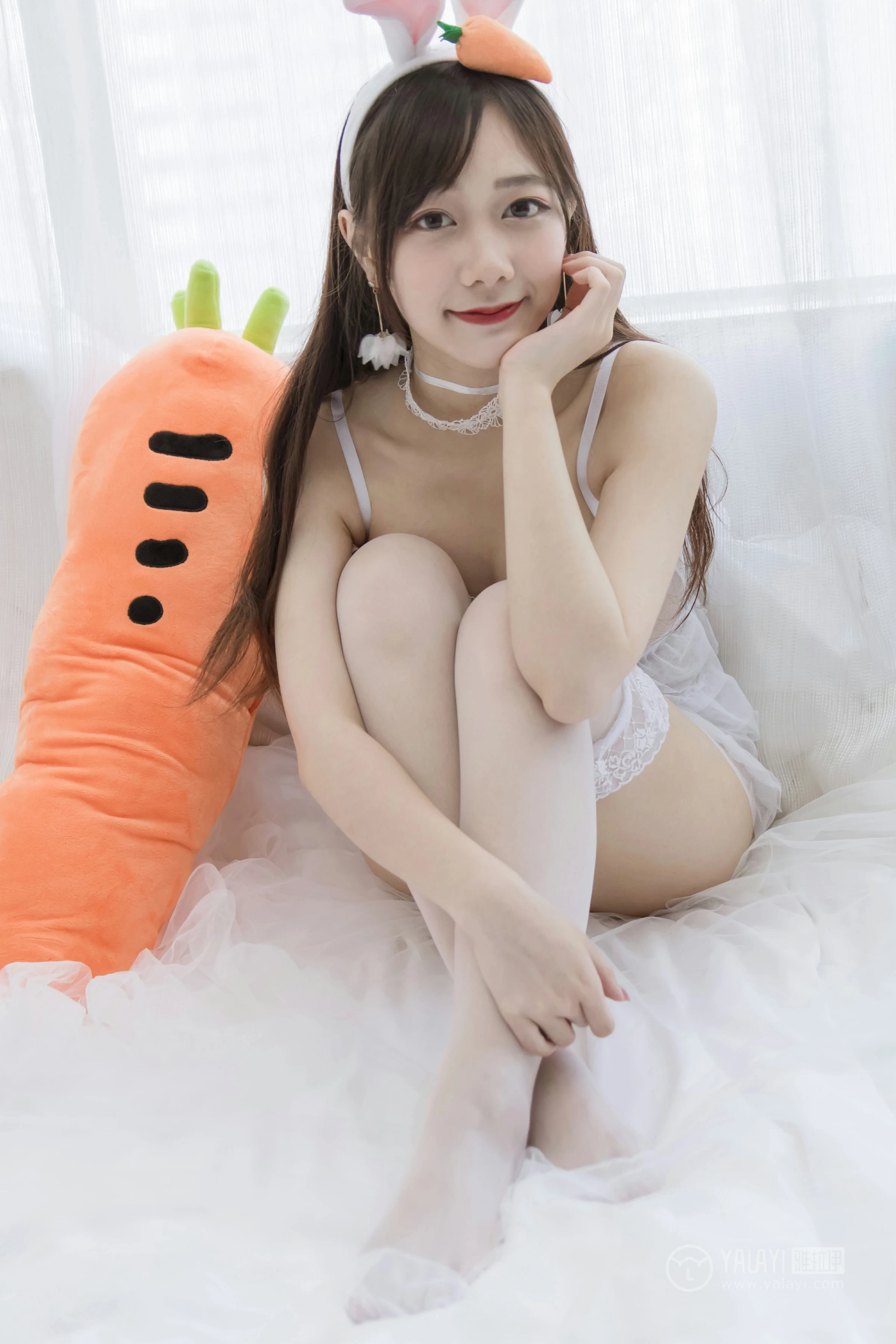 [YALAYI雅拉伊]No.258 卯兔夜夜 夜夜 白色透视情趣内衣加白色丝袜美腿性感私房写真集第7张