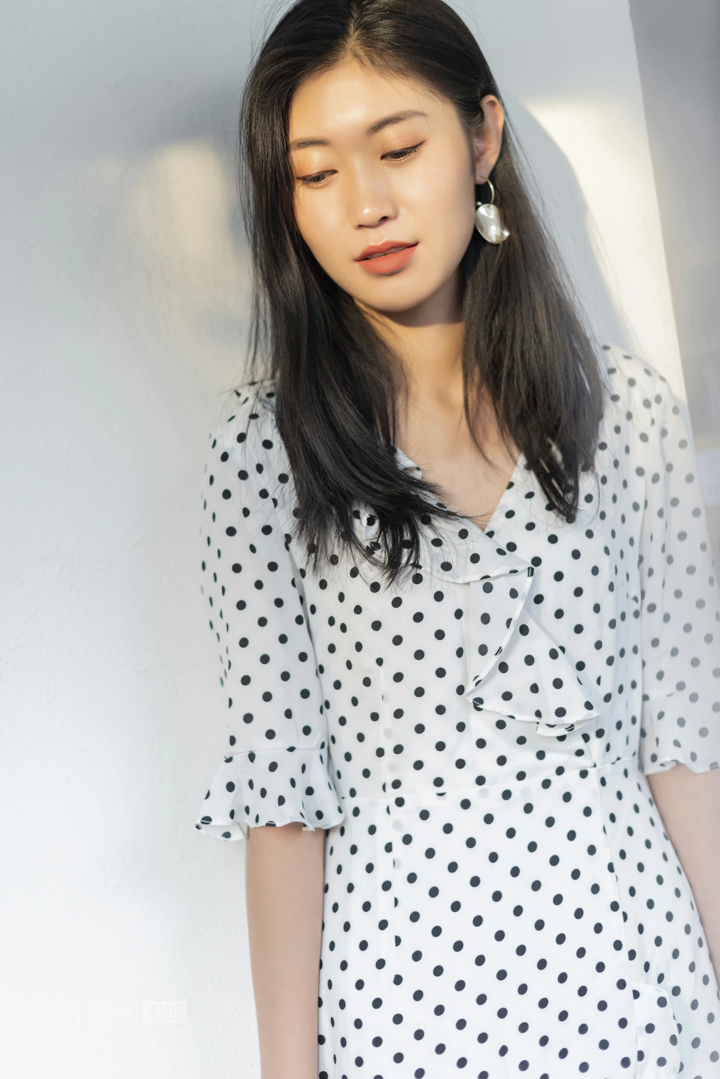 [YALAYI雅拉伊]No.264 波点女孩儿 乔妹儿 白色透视连衣裙居家私房写真集第4张
