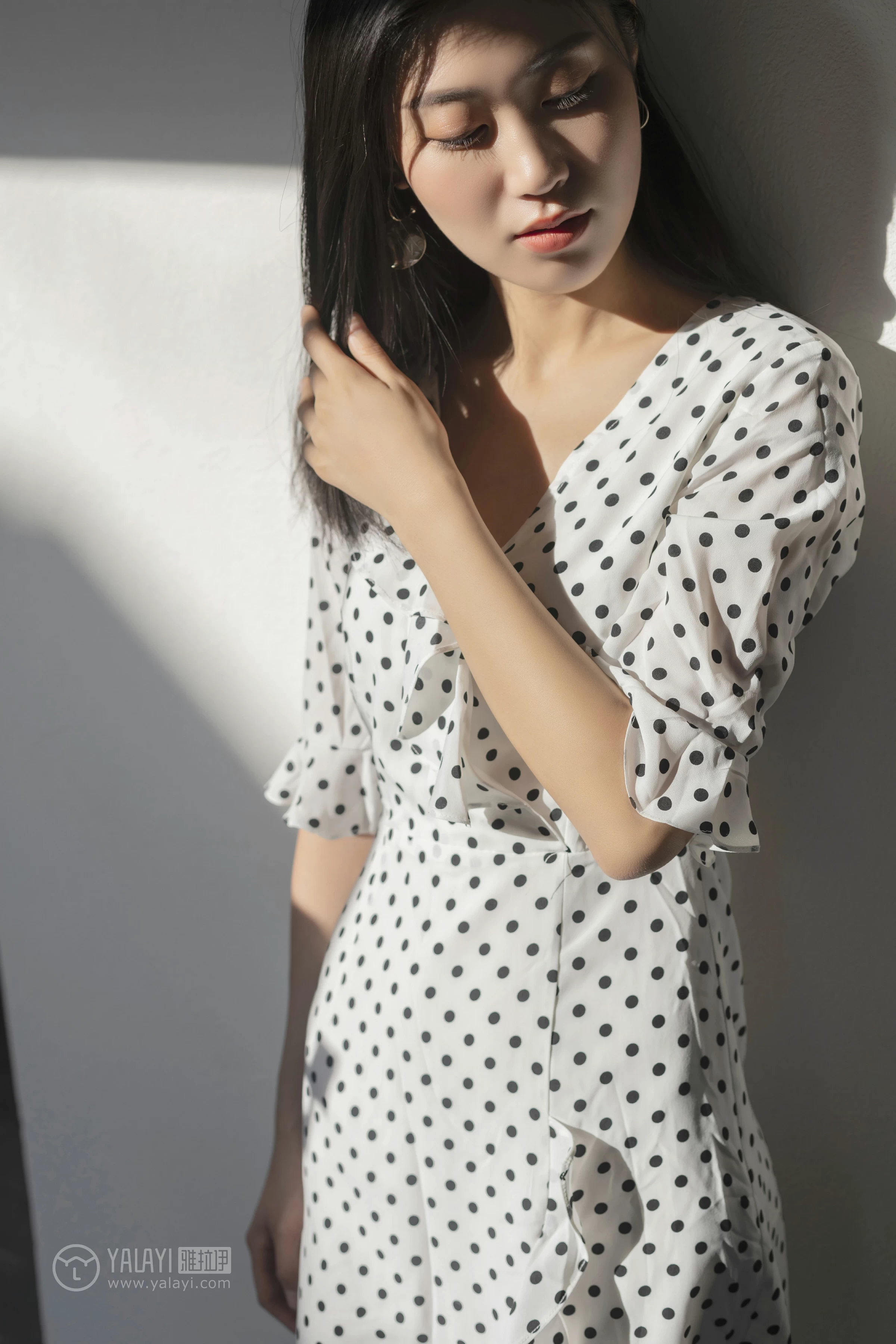 [YALAYI雅拉伊]No.264 波点女孩儿 乔妹儿 白色透视连衣裙居家私房写真集第8张