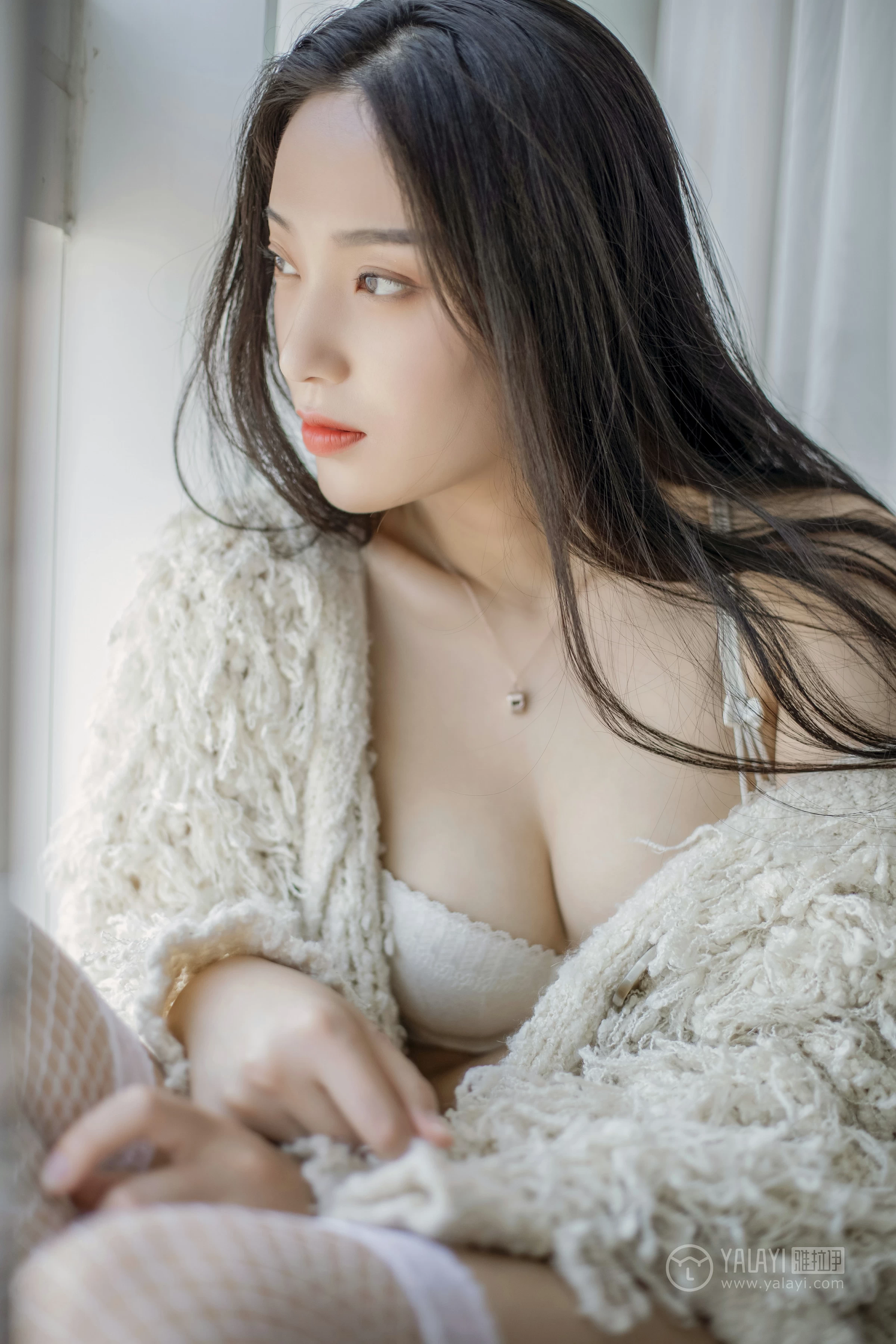 [YALAYI雅拉伊]No.281 你的样子 楚薇 米色睡衣加白色蕾丝内衣性感私房写真集第4张