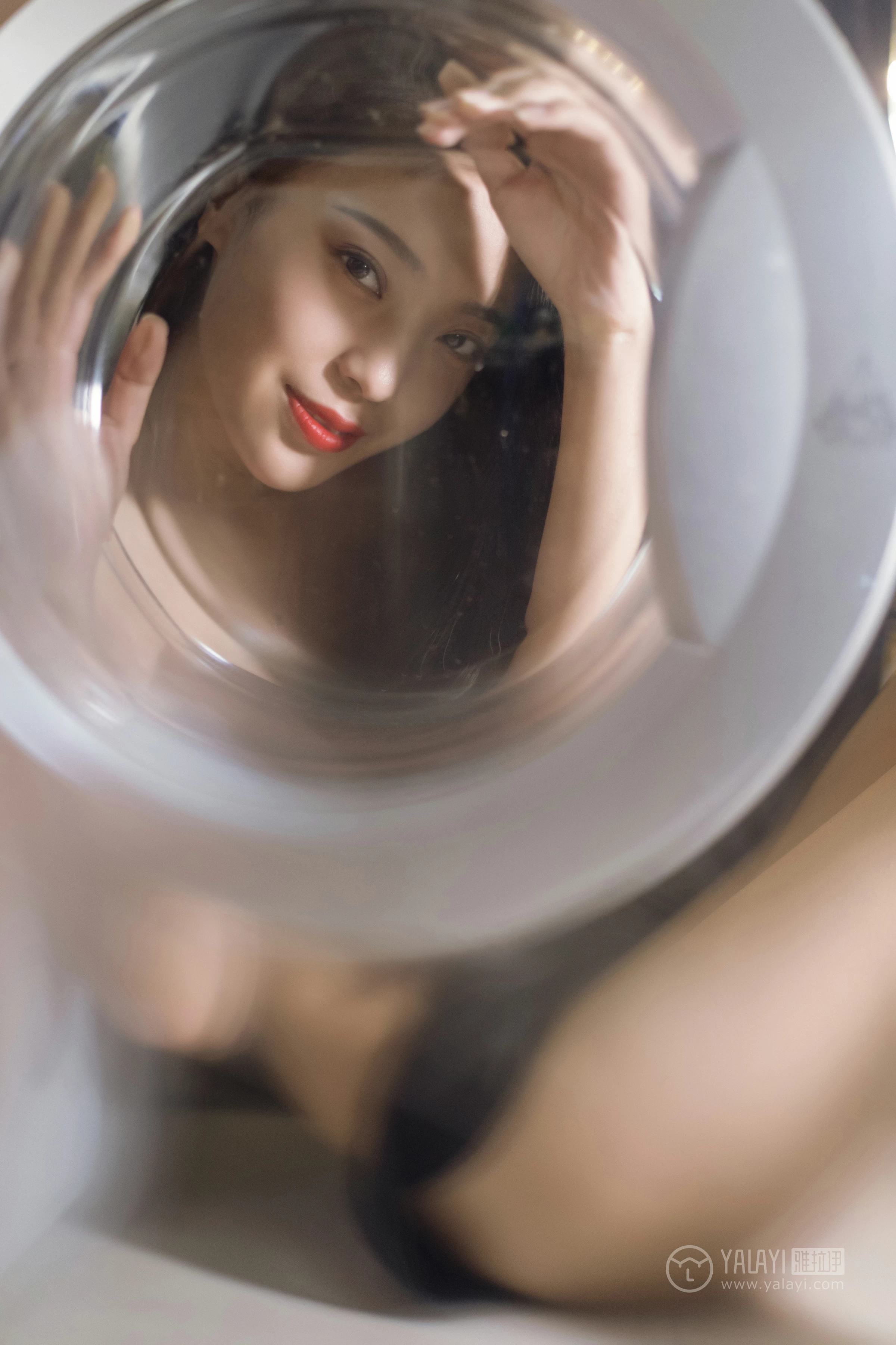 [YALAYI雅拉伊]No.282 双眸点绛唇 楚薇 黑色真丝内衣居家性感私房写真集第11张