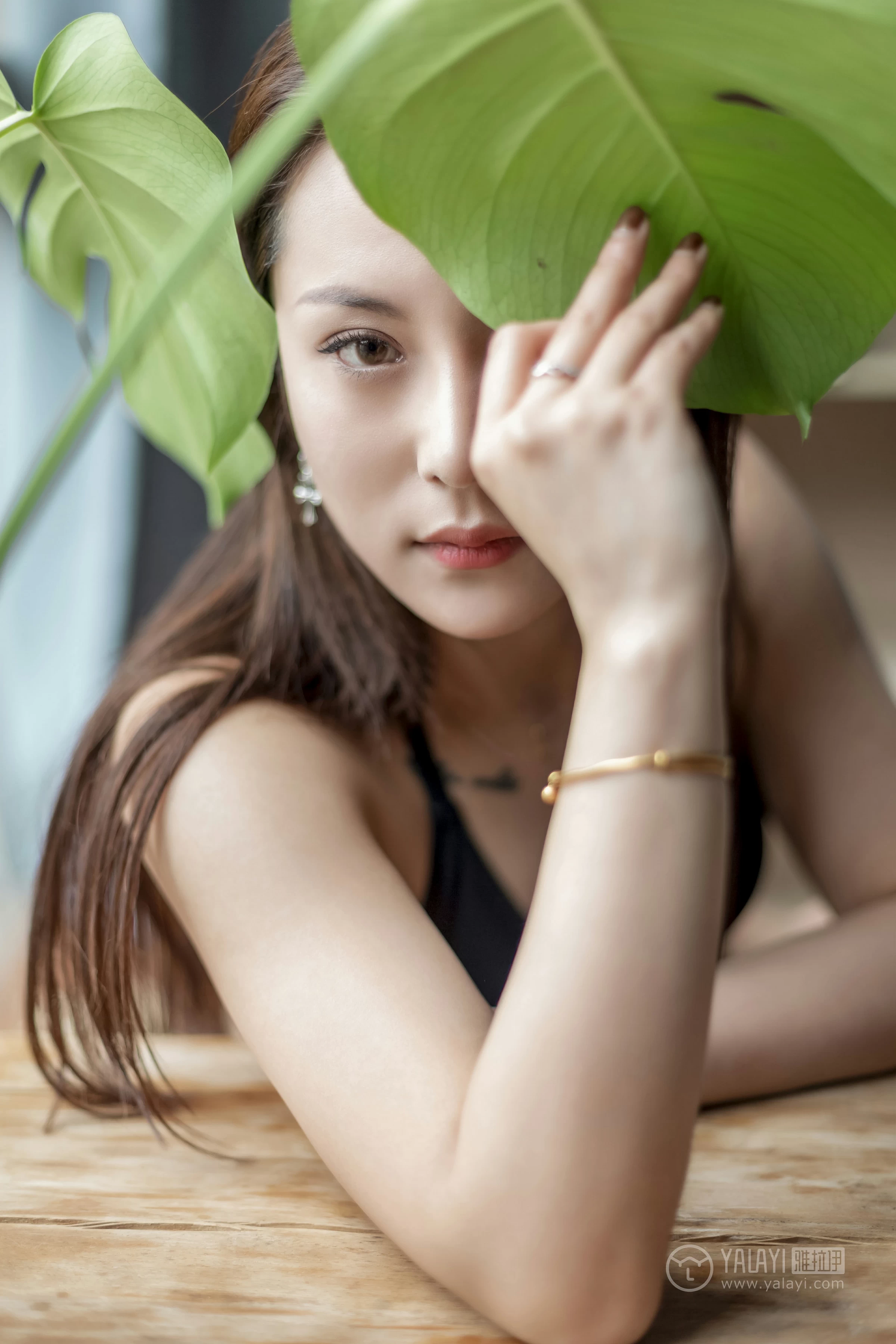 [YALAYI雅拉伊]No.284 牛仔的诱惑 雅辛 牛仔外套加运动内衣性感私房写真集第10张