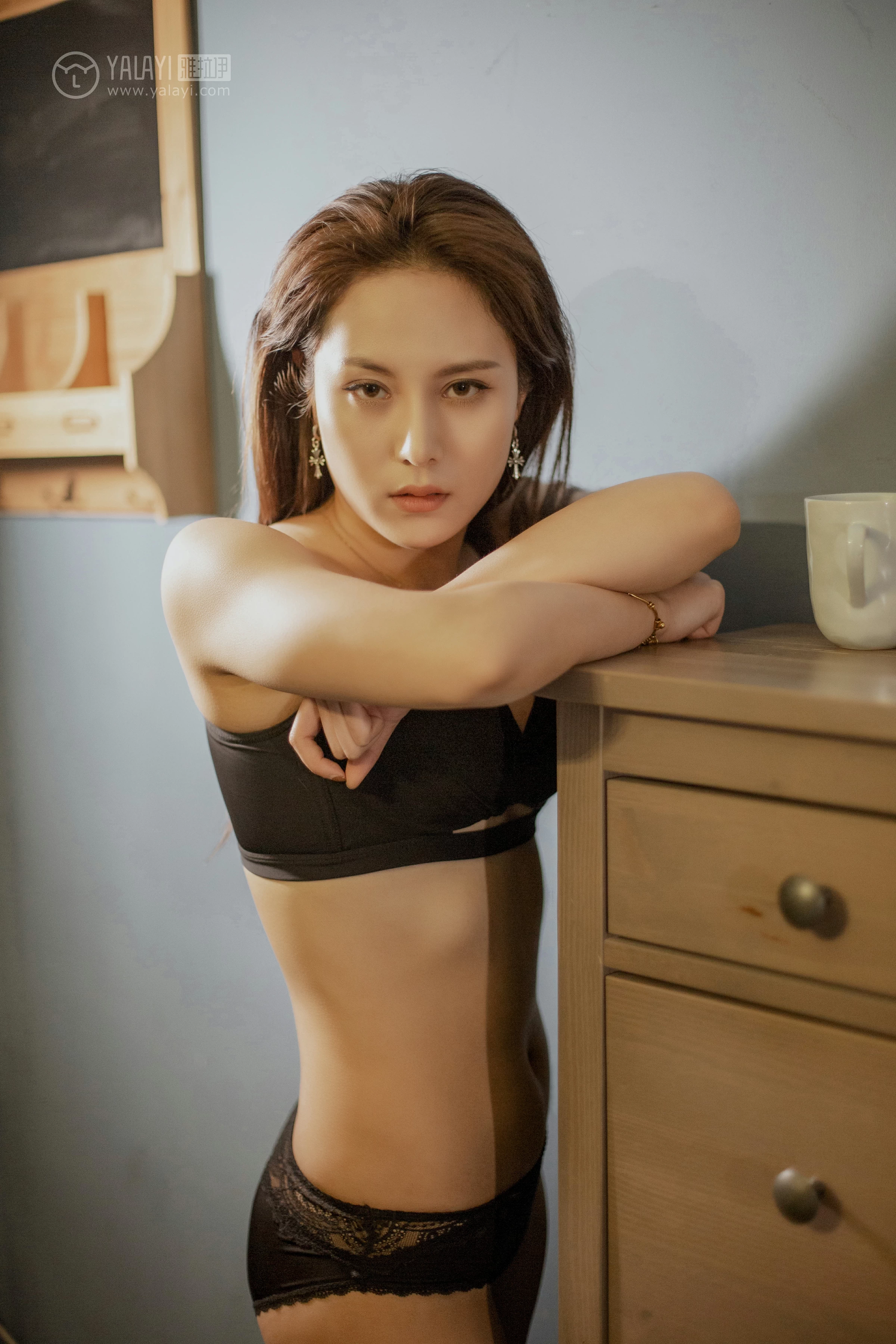 [YALAYI雅拉伊]No.287 有毒 雅辛 黑色内衣加黑色蕾丝内裤性感私房写真集第14张