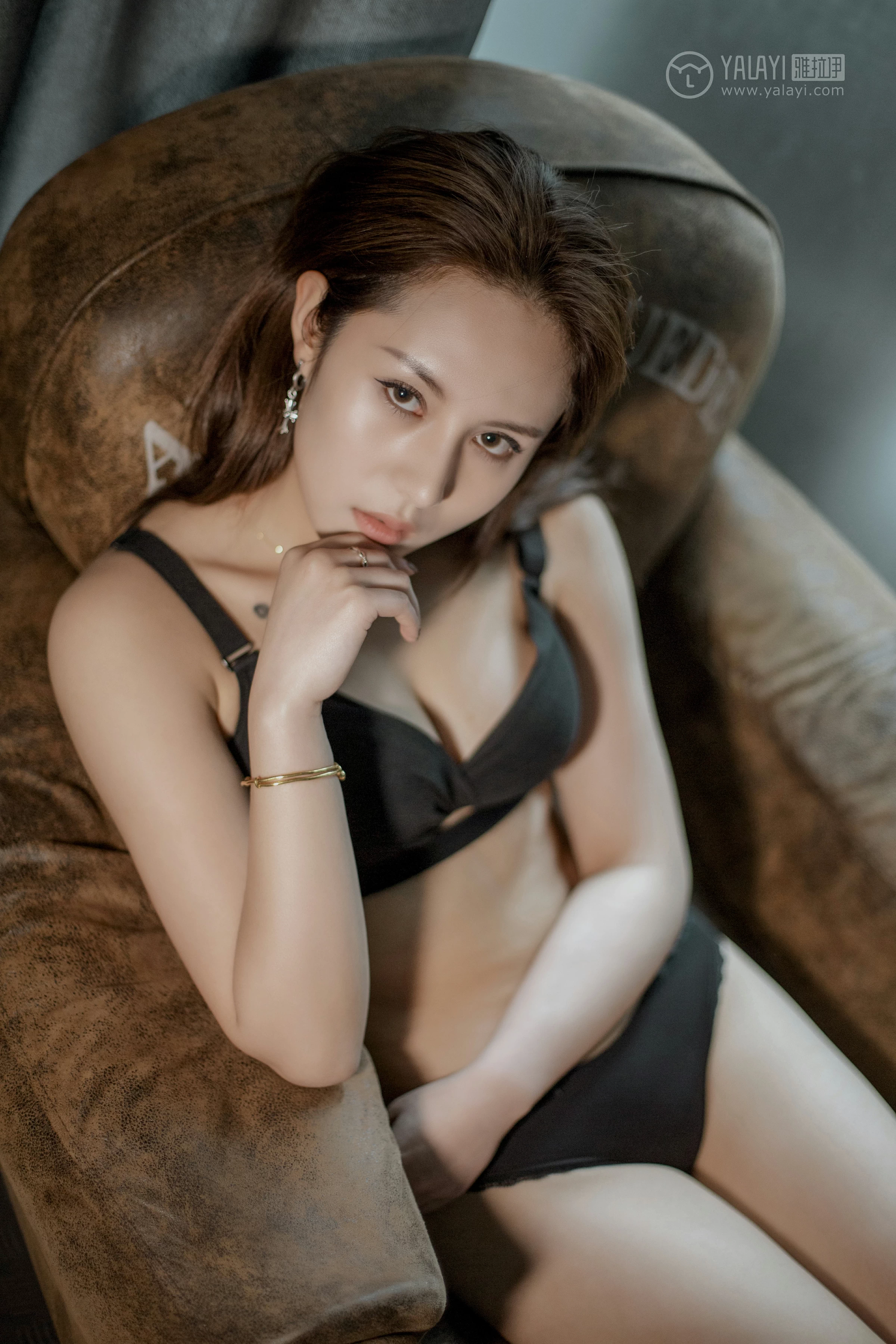 [YALAYI雅拉伊]No.287 有毒 雅辛 黑色内衣加黑色蕾丝内裤性感私房写真集第6张